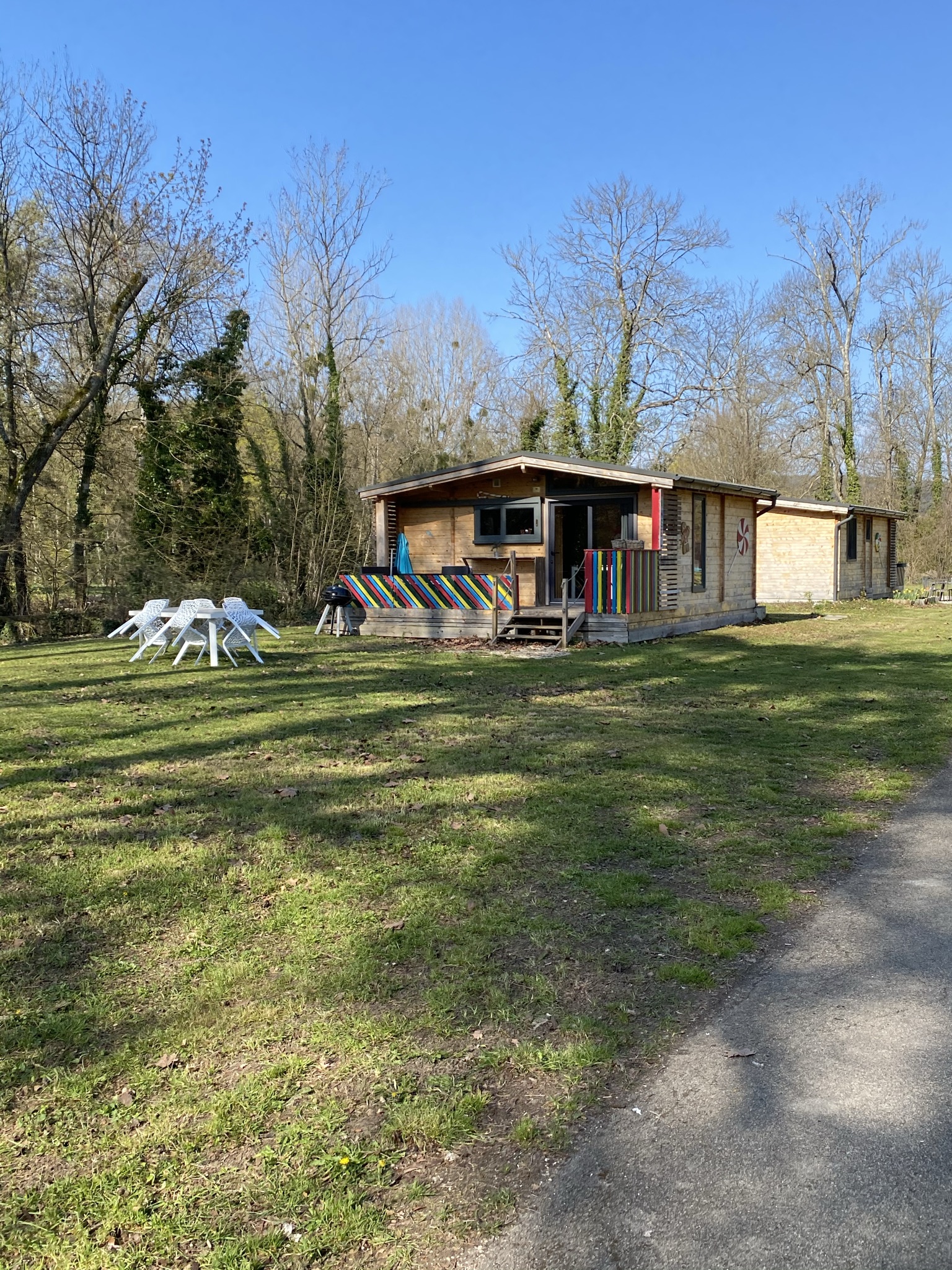 La maxi Cabane Gretel : une expérience immersive en Champagne-Ardenne à Bar Sur Aube — vue intérieure