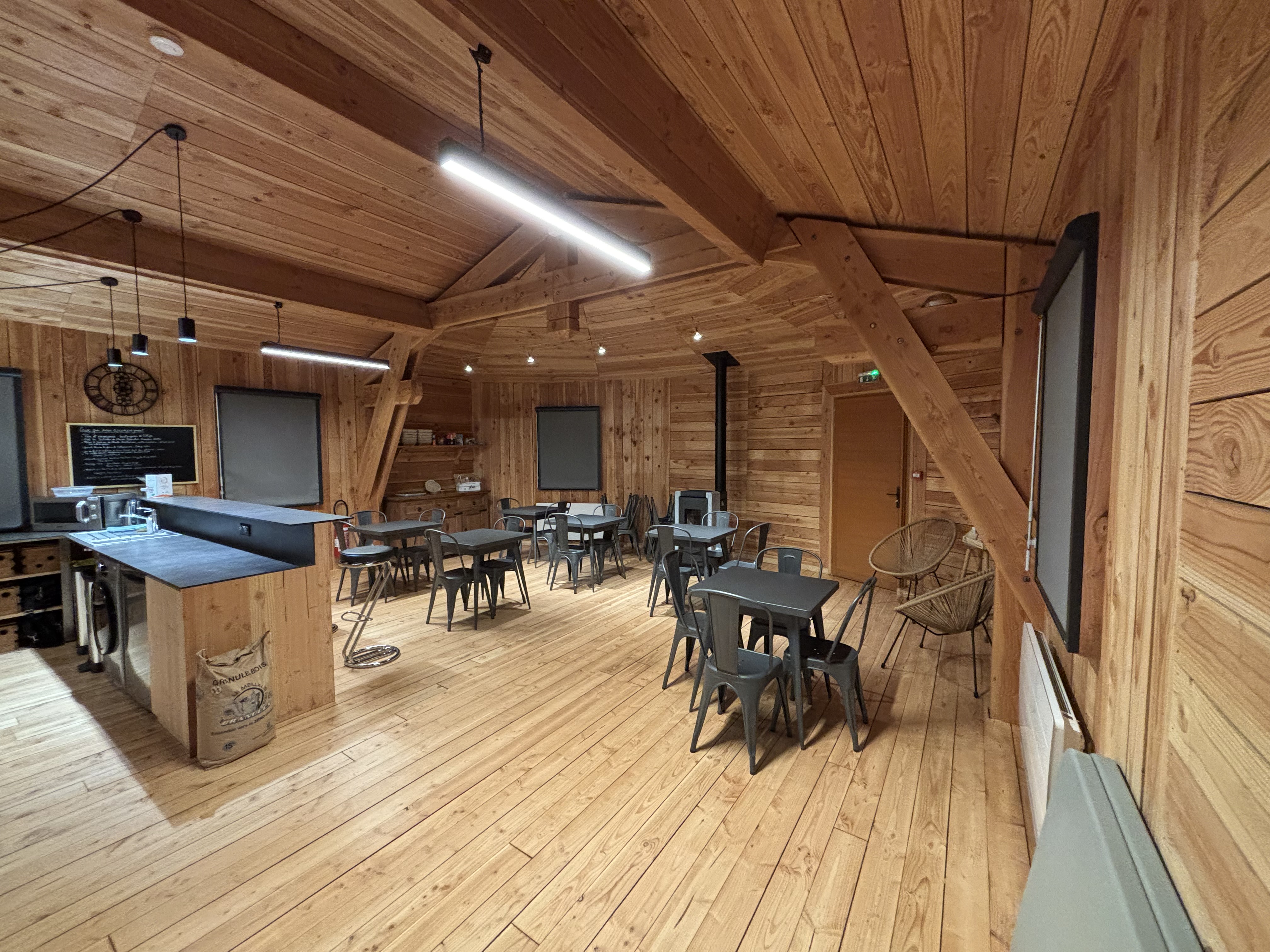 Cabane PINSON — Nuit perchée à 9m avec sauna à Rhône à Ronno — salle de bain