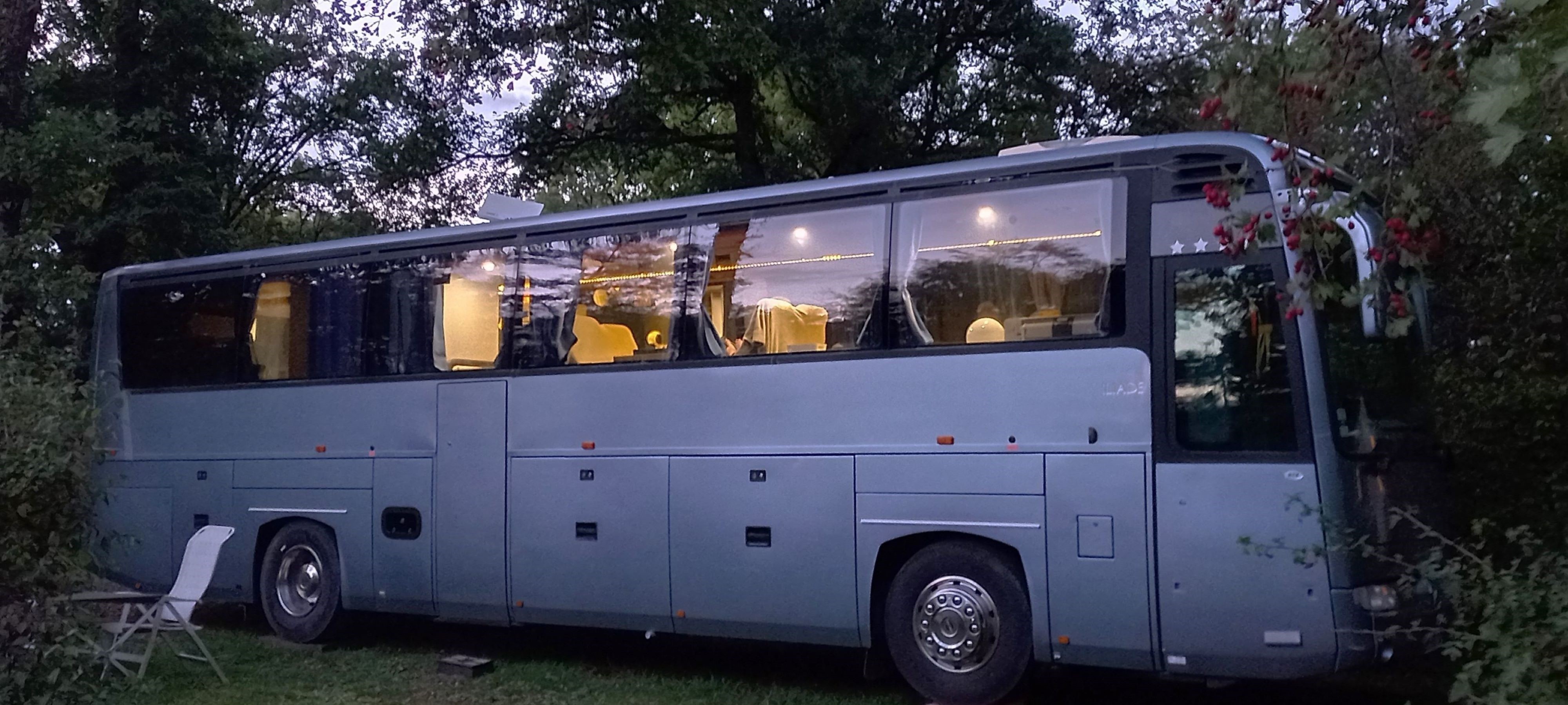 BUS Iliade — Nuit originale avec spa à Haute-Marne à Saint-Dizier — vue intérieure