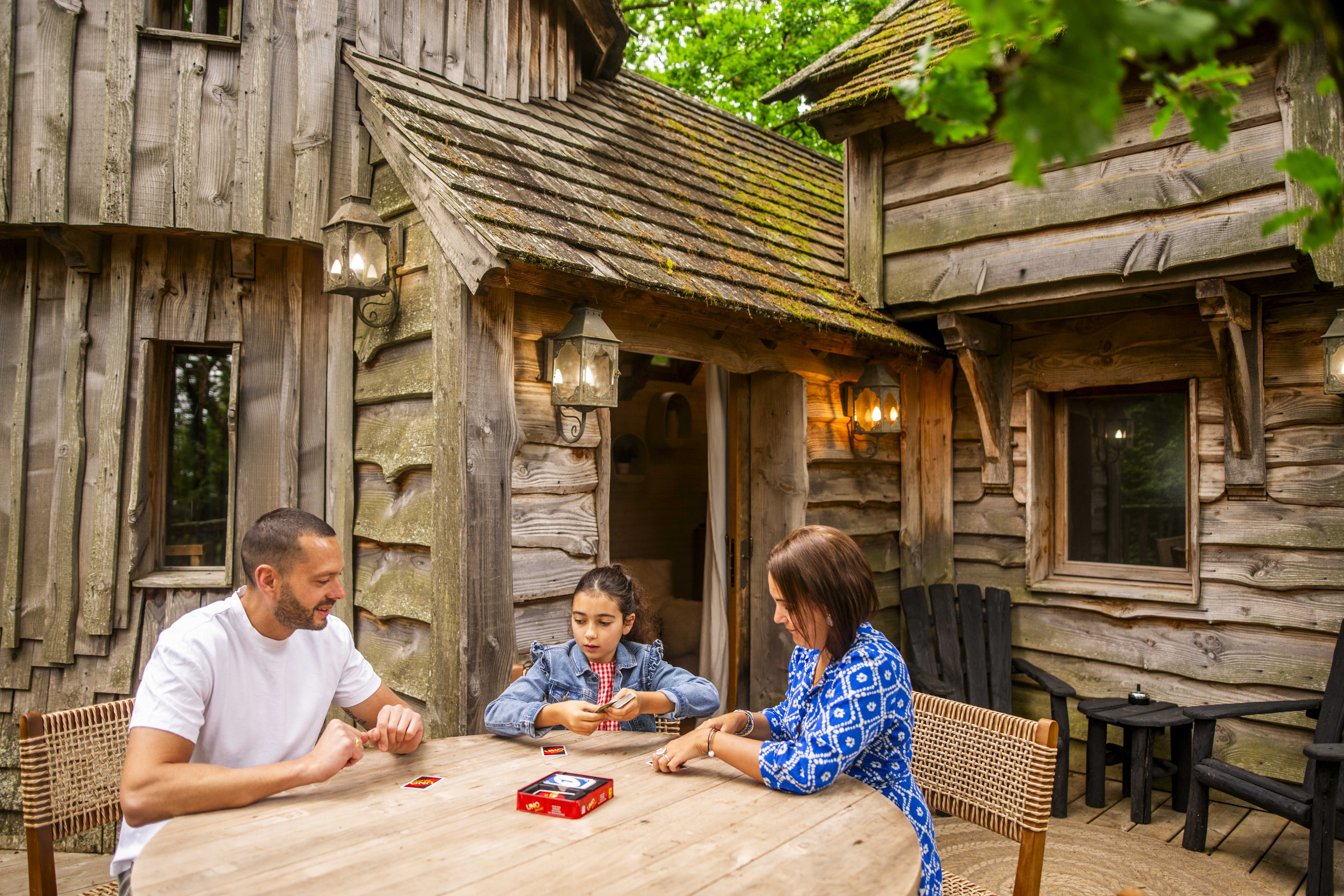 Cabane Château Milandes & Spa : une expérience suspendue en Aquitaine à Beaumontois En Perigord — espace de vie