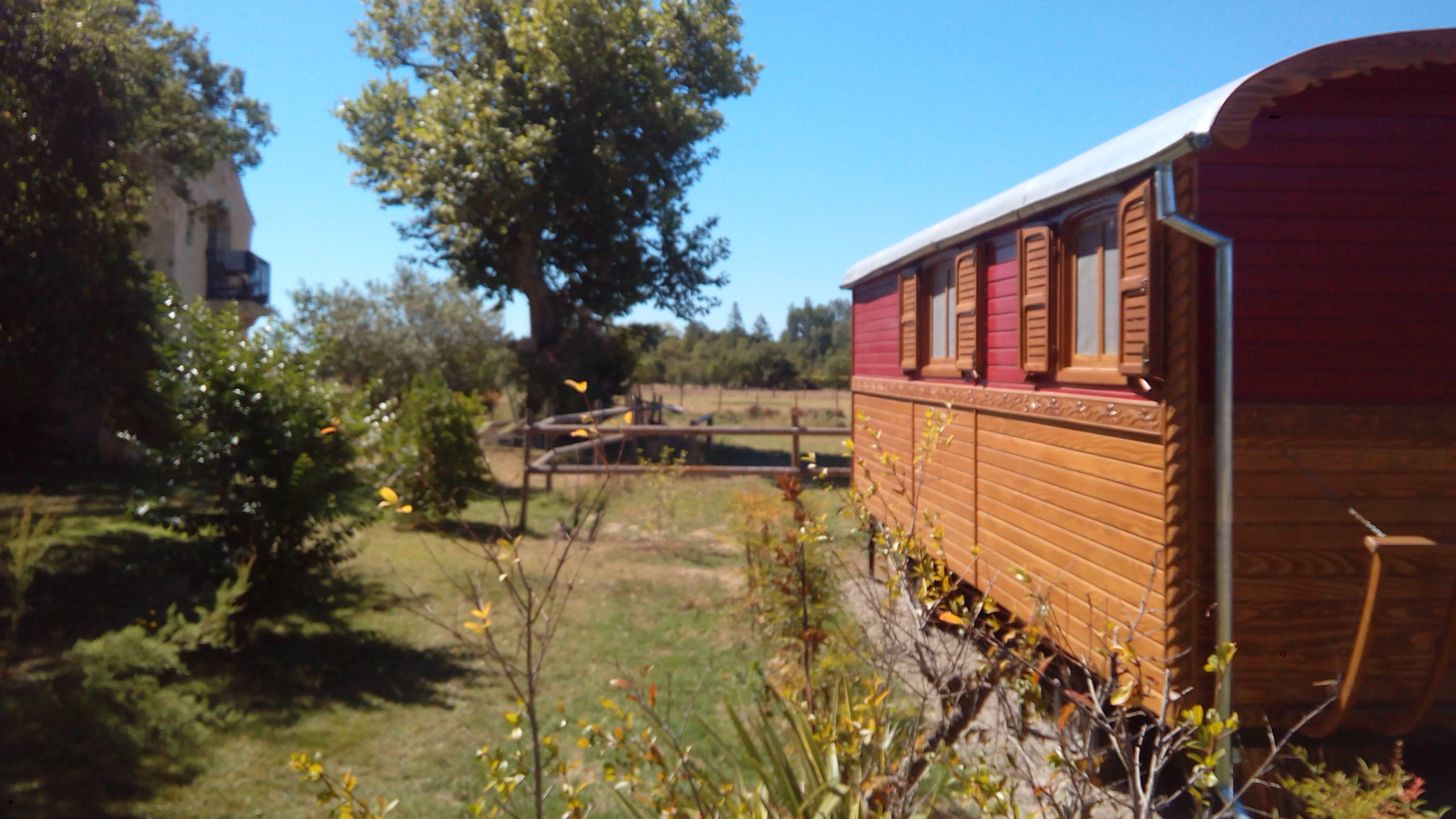 La Nanou'che : une roulotte au cœur de la Camargue à Le Cailar — salle de bain