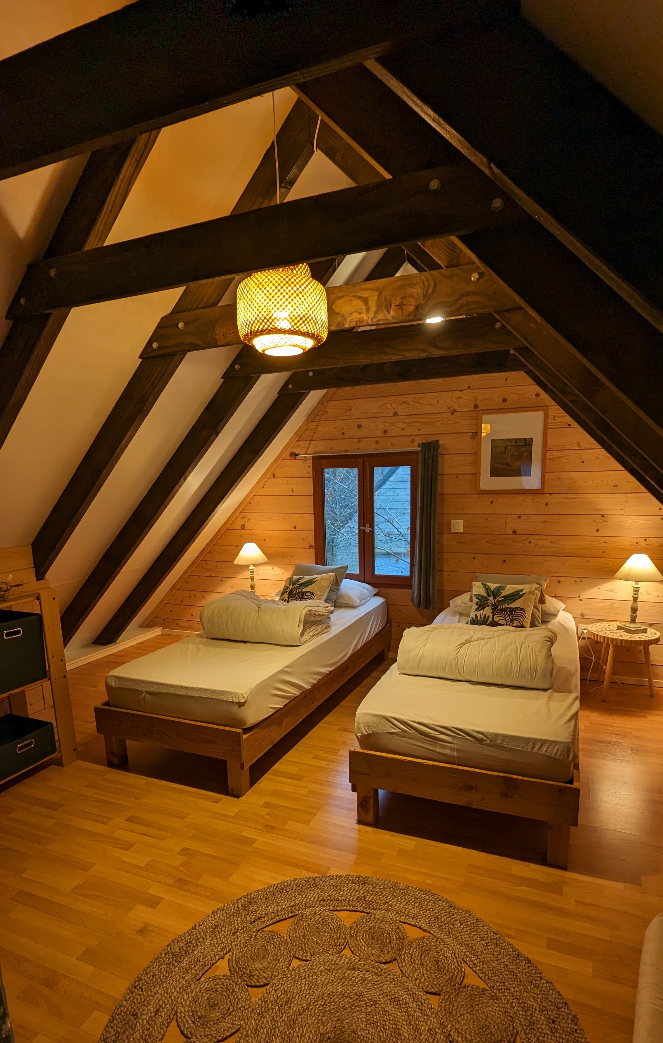 Chalet bois Hulotte avec spa : une expérience immersive en Aquitaine à Biron — chambre