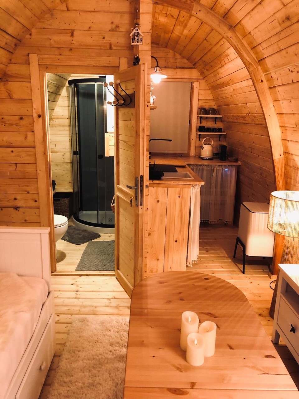 La P’tite Berta — Cabane avec spa à Yonne à Villeneuve-Saint-Salves — vue depuis la terrasse