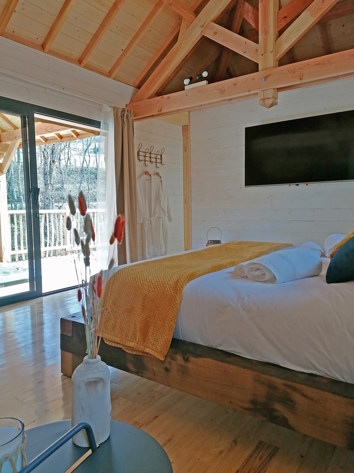 Cabane Verveine & SPA : une expérience suspendue en Rhône-Alpes à Satillieu — espace de vie