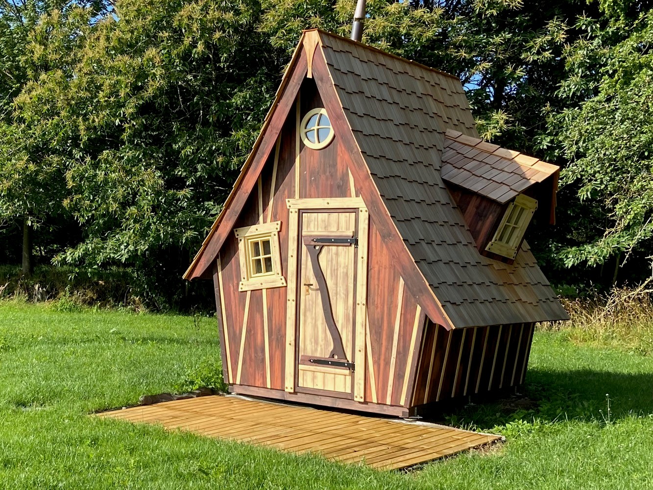 La Cabane des Korrigans : une expérience immersive en Bretagne à Boisgervilly — salle de bain