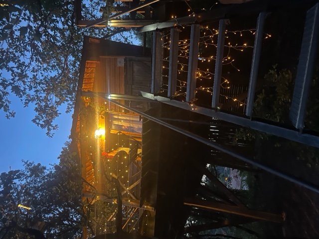 La Cabane des Amoureux : une échappée romantique sur pilotis à Barjols — espace de vie