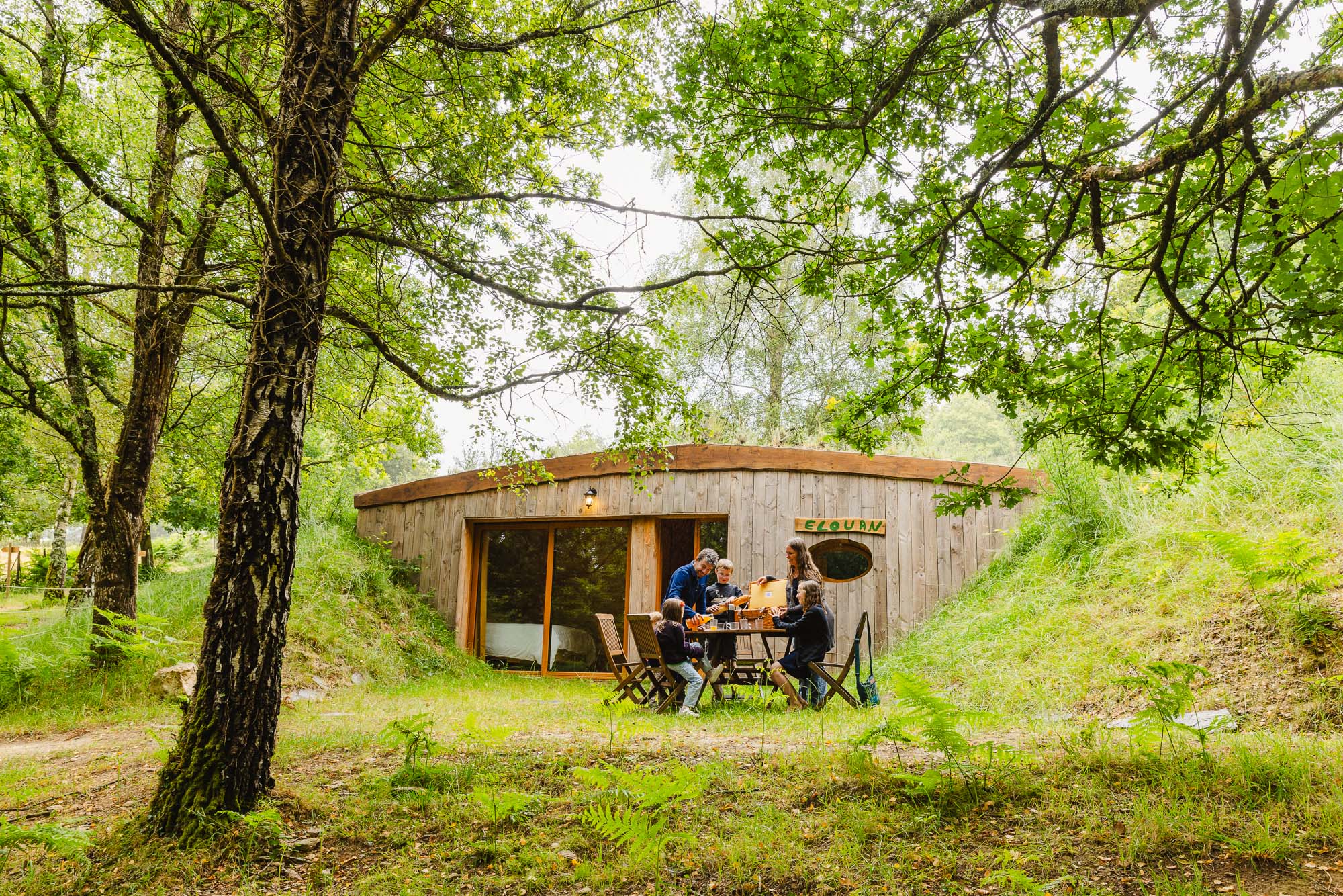 Cabane végétalisée : une évasion enchantée en Bretagne à Plumeliau — environnement naturel