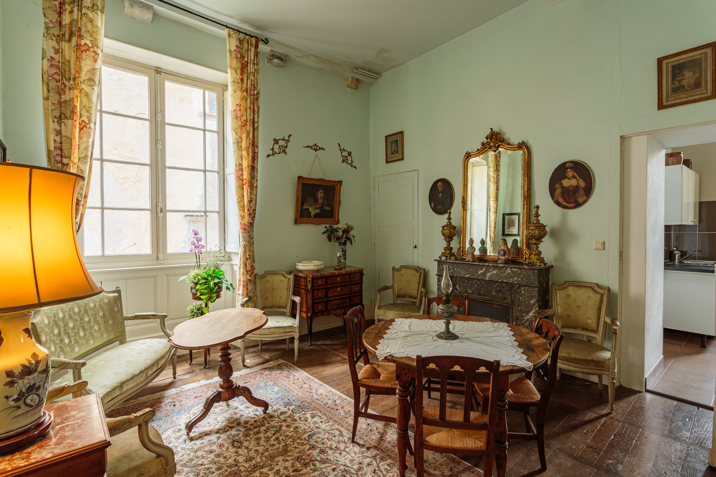 Gîte Béarn — Chambre à thème avec spa à Château d'Estrac à Hastingues — vue intérieure