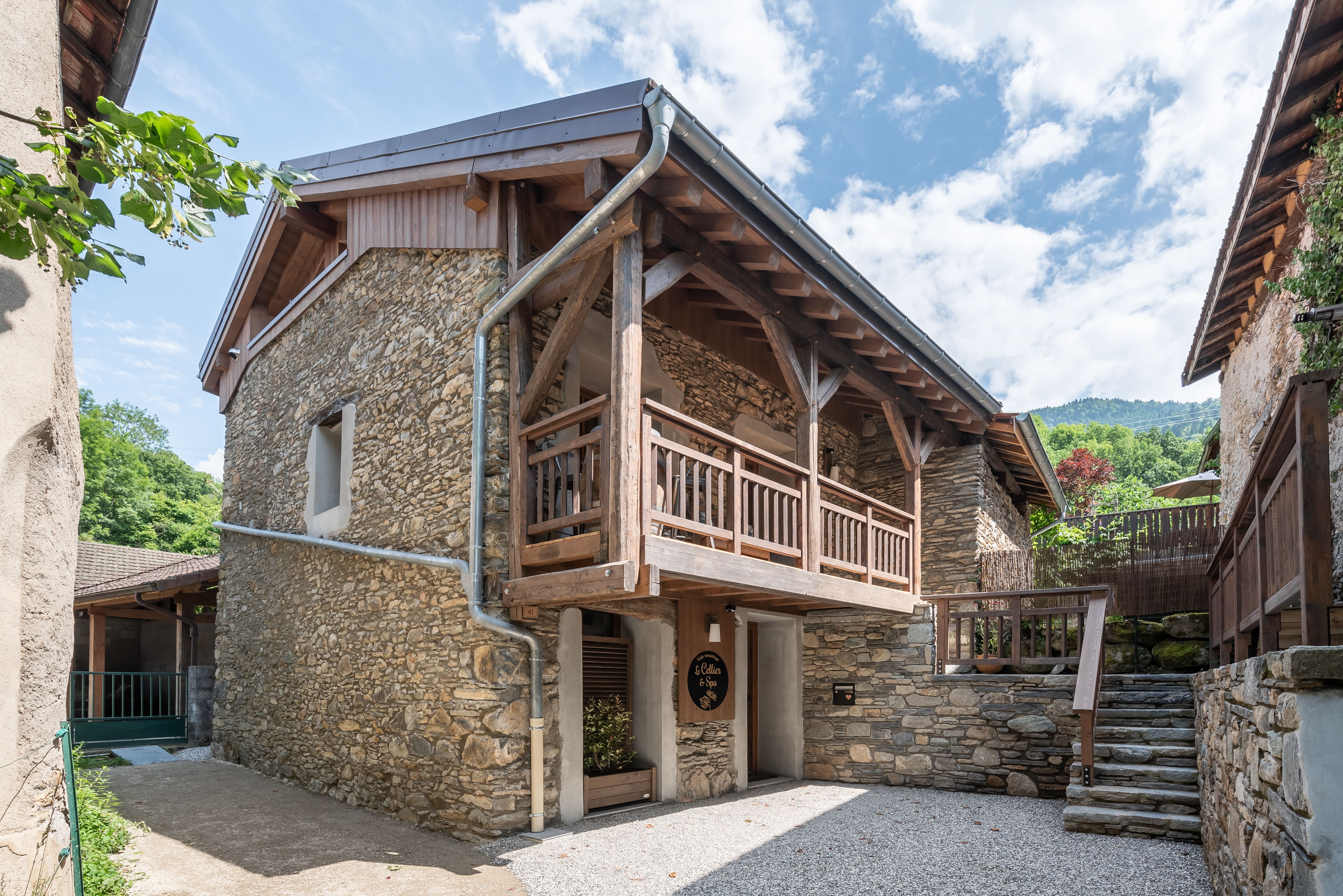 Le Cellier & Spa — Suite avec spa à Saint-Georges-de-Commiers (Isère)