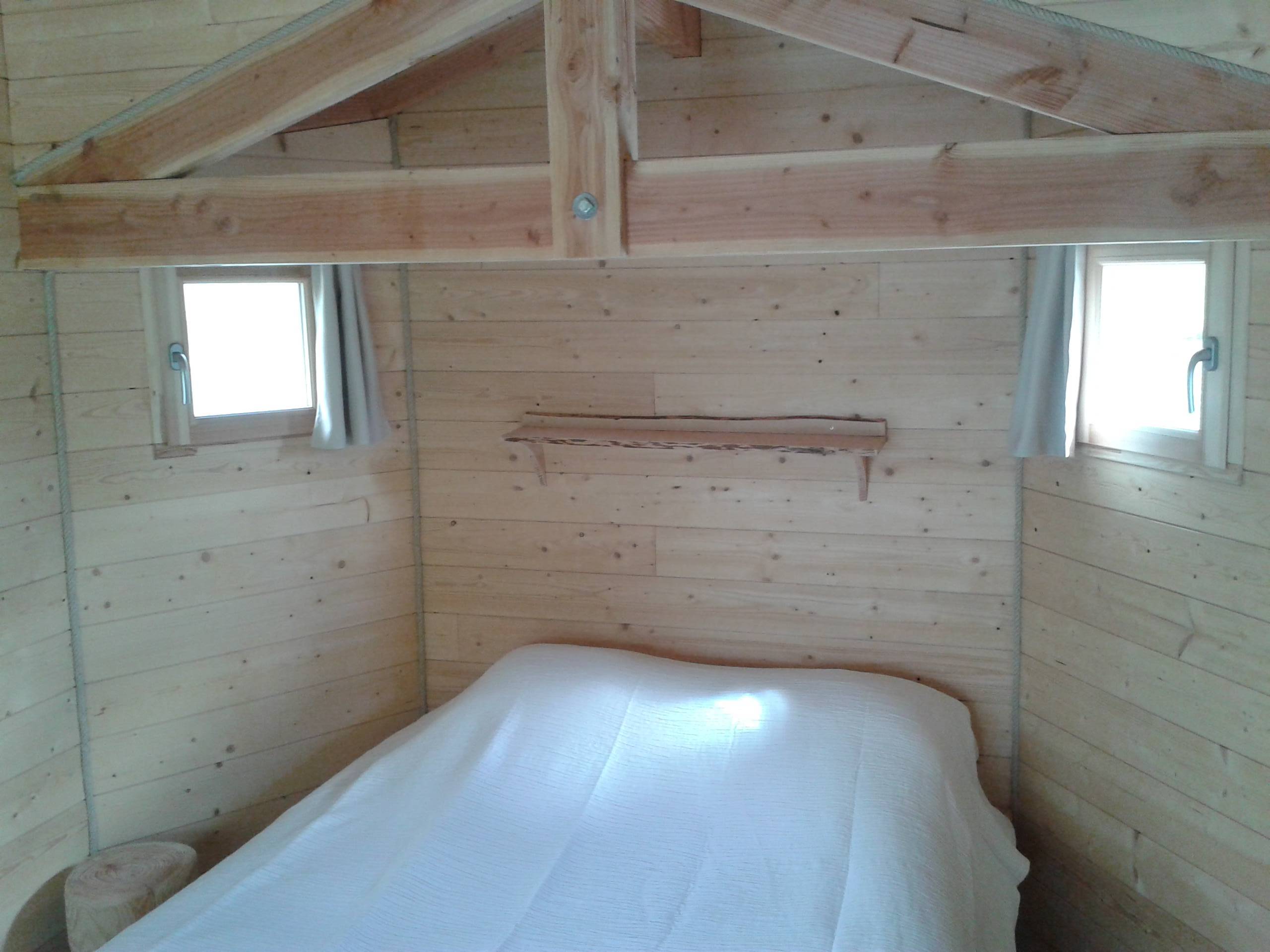 Cabane des Saules : une échappée belle sur l'eau en Aquitaine à Douzains — détail architectural