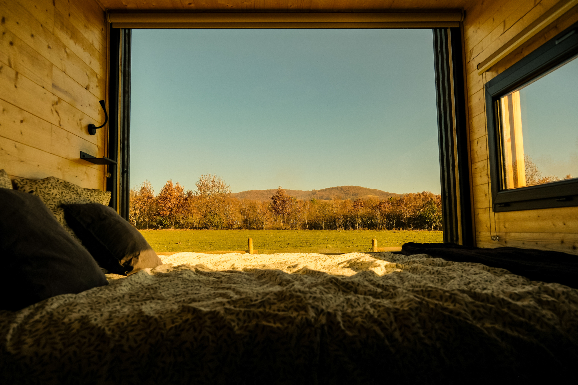 Homnest — Tiny House avec vue panoramique à Puybegon (Tarn) à Puybegon — vue intérieure