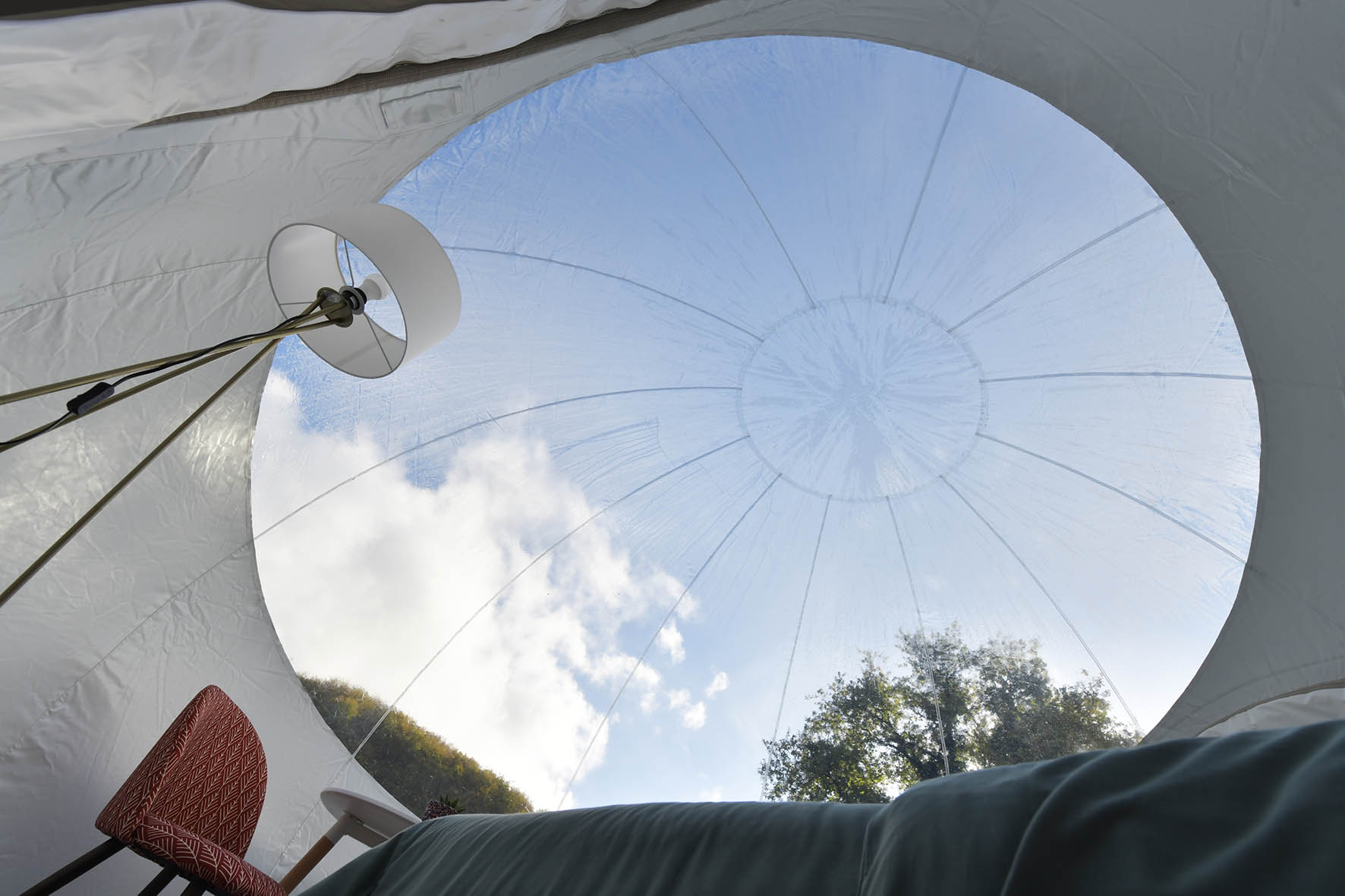 Bulle Hirondelle : une évasion en pleine nature en Bourgogne à Quarré-Les-Tombes — détail architectural
