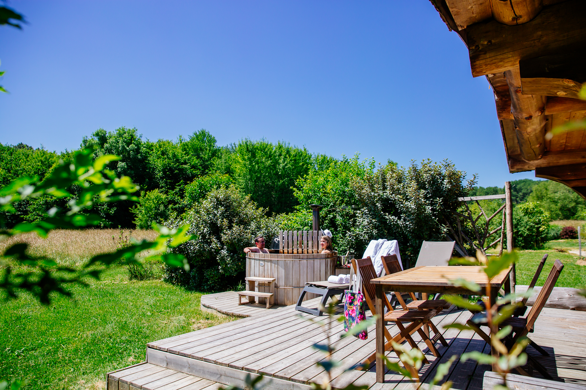 Cabane de Trappeur & Spa privatif — Nuit insolite à 205€/nuit en Gironde à Le Nizan — espace de vie