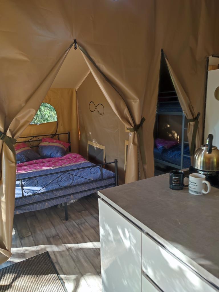 Tente Lodge Cassis : une immersion au cœur de la nature à Dun — vue depuis la terrasse