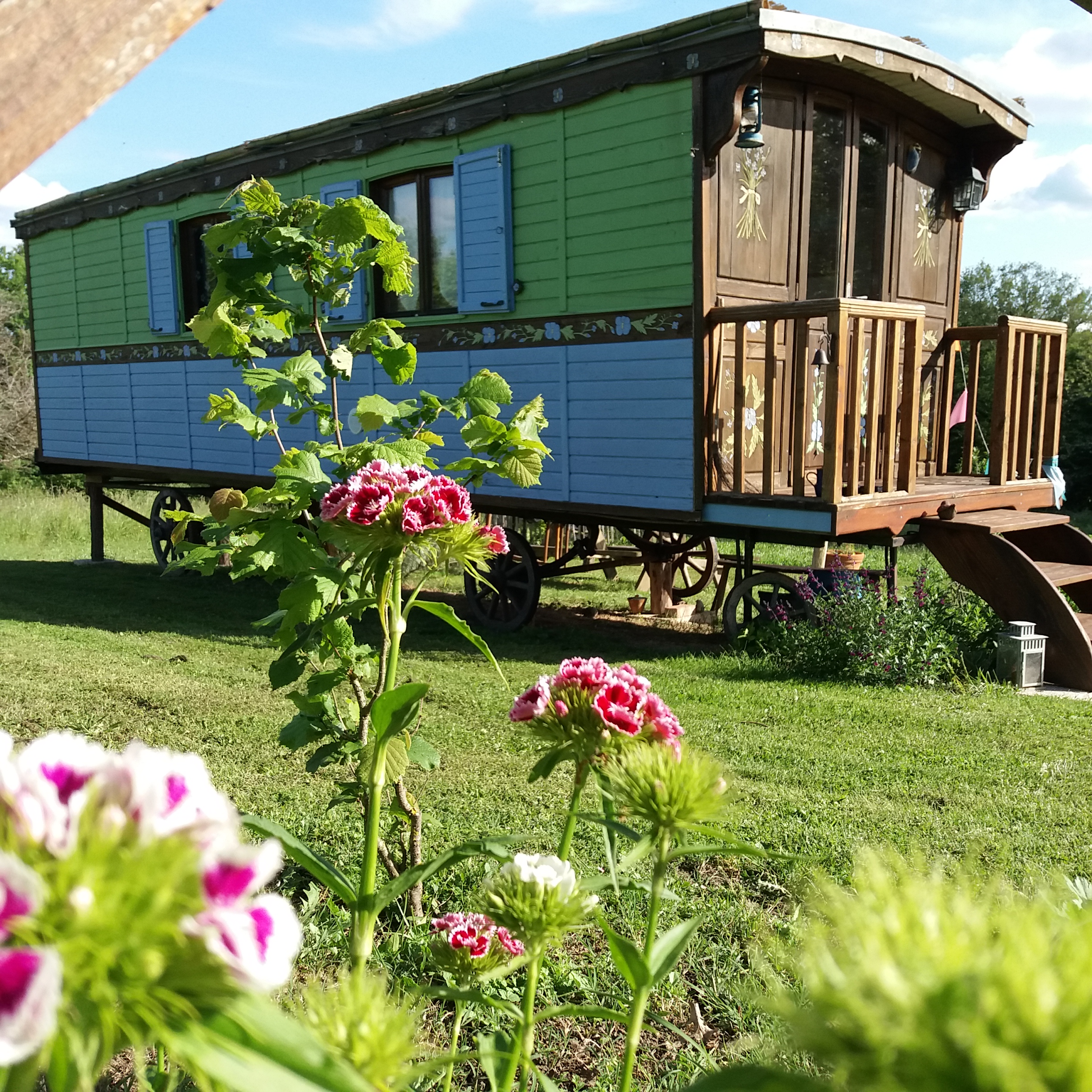Fleur des Champs — Roulotte avec spa à Sud-Gironde