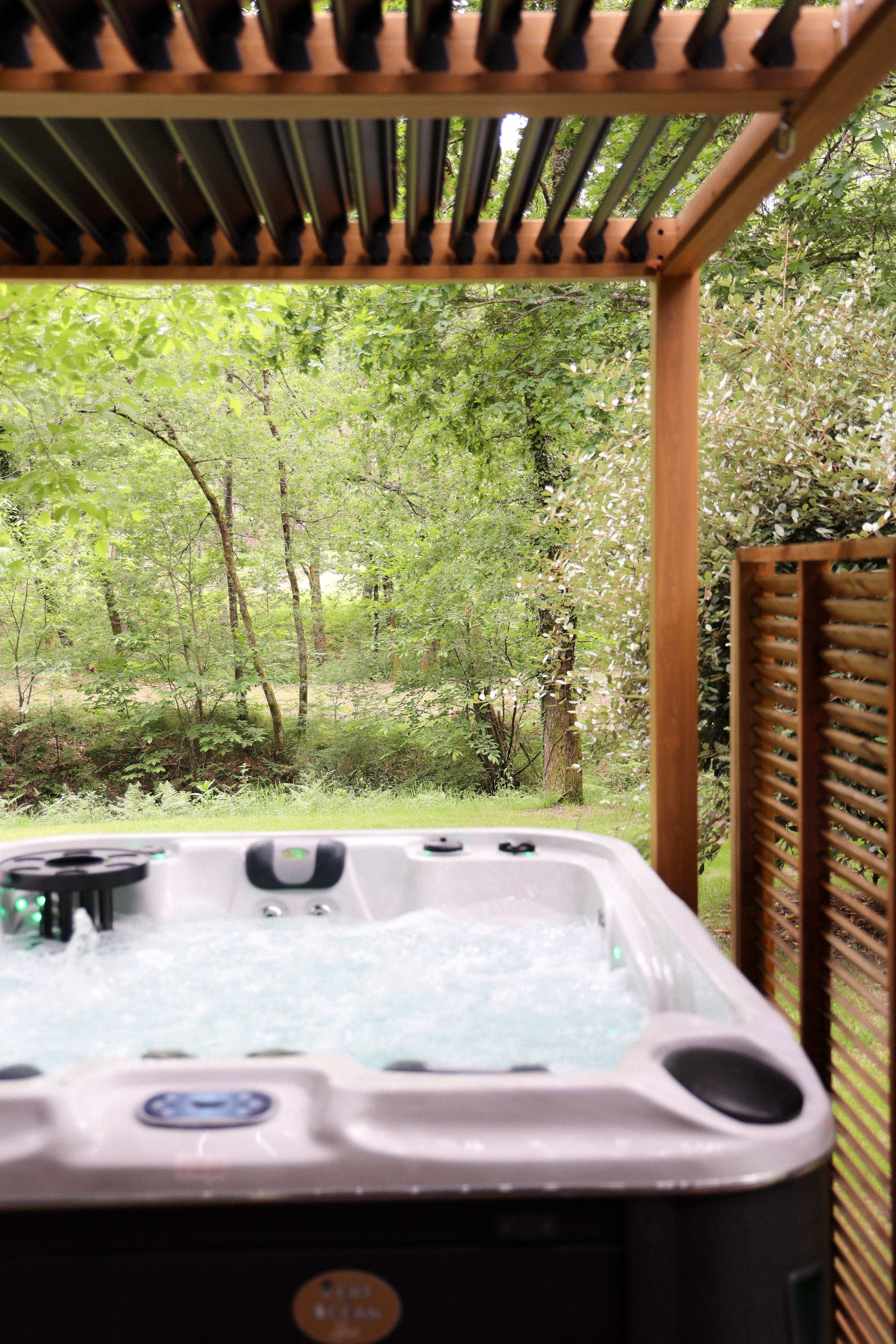 Chalet Romantique & Spa — Évasion bien-être en Gironde