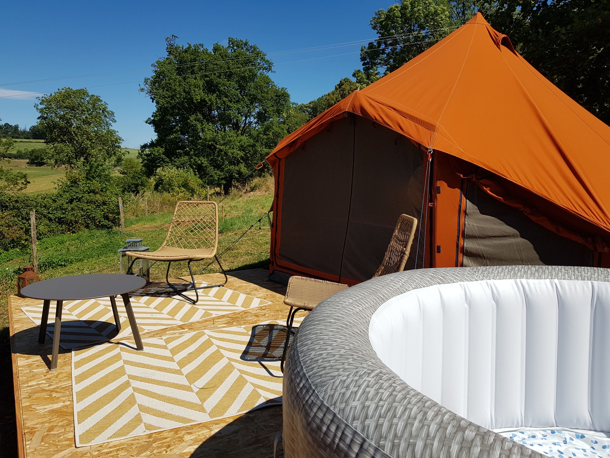 Nuit Bédouine & Spa : une expérience unique en pleine nature à Longessaigne — vue intérieure