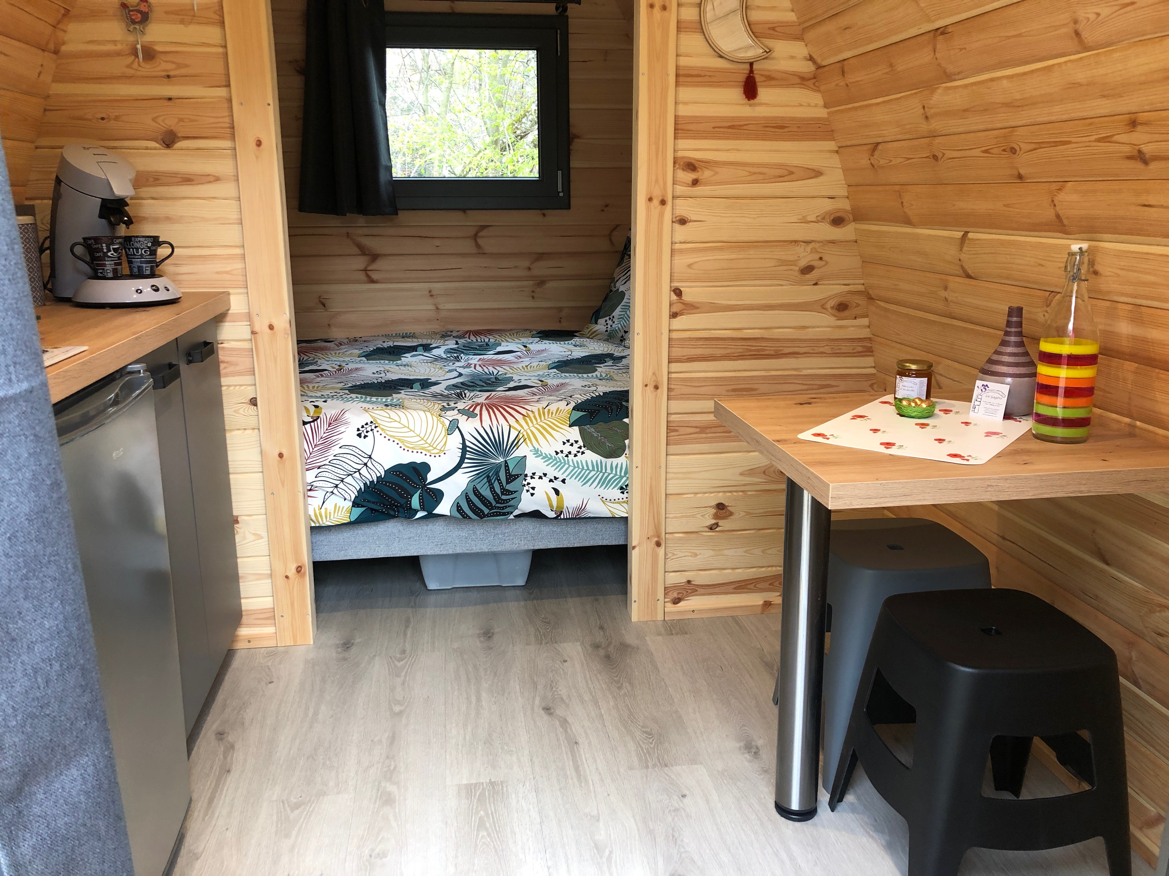 Cabane sous les châtaigniers — Nuit cocooning en Ardèche à Saint-Étienne-de-Boulogne — vue depuis la terrasse