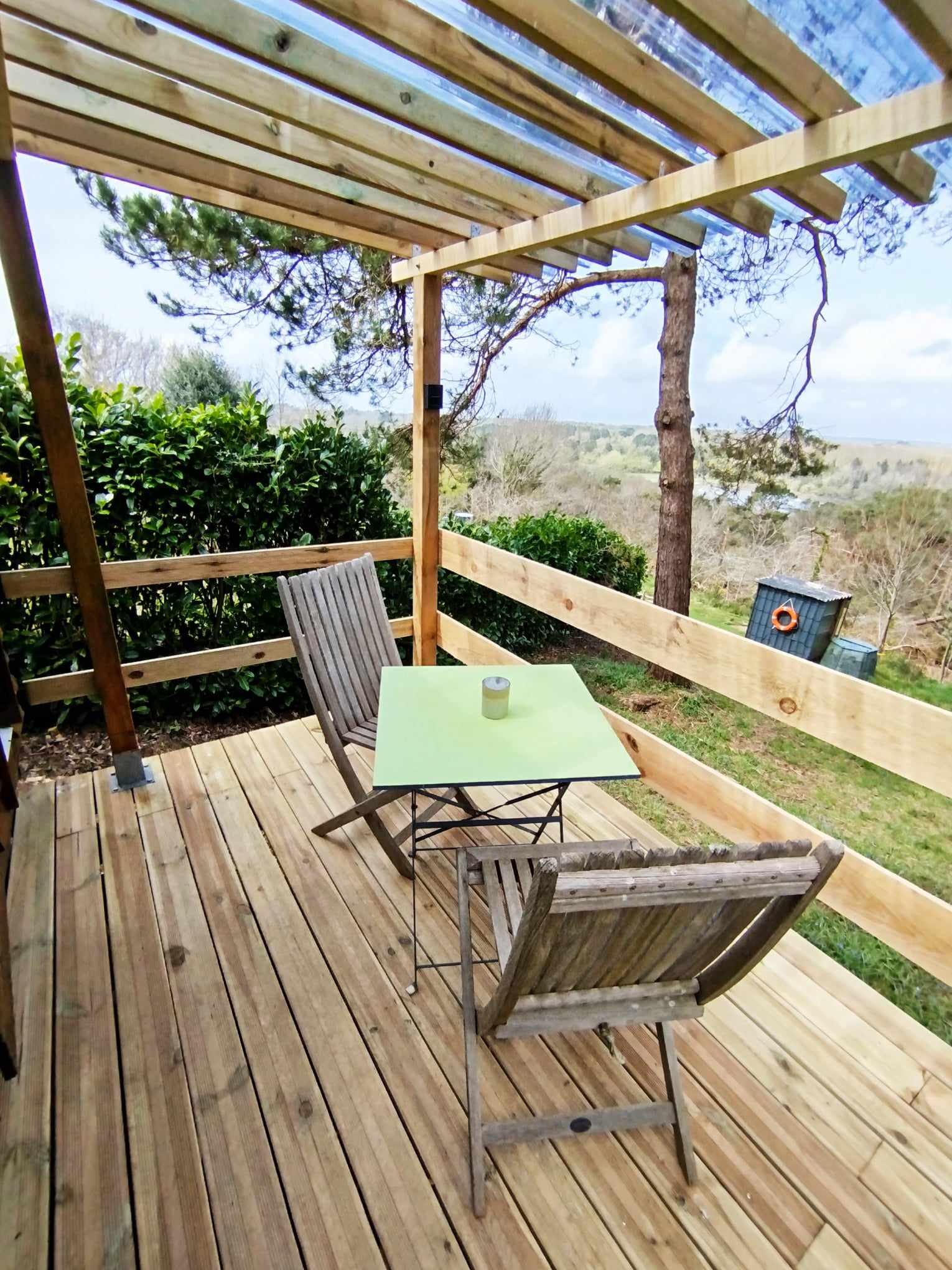La Cabane du Menez : une évasion enchantée en Bretagne à Hôpital-Camfrout — vue intérieure