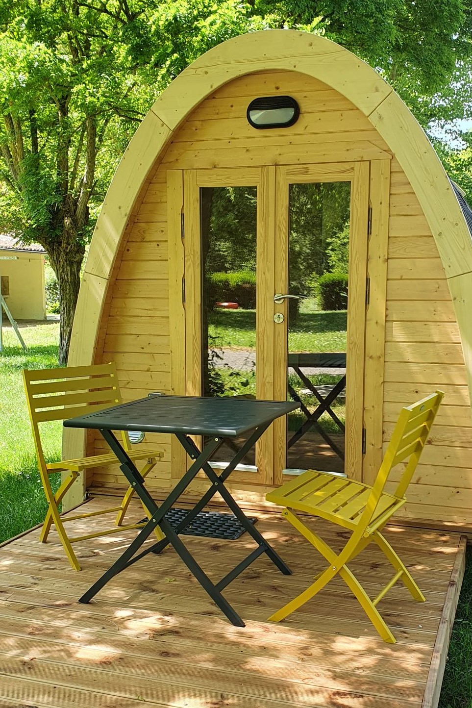 Séjournez dans une cabane cosy au cœur de la nature à Nazelles-Négron — vue intérieure