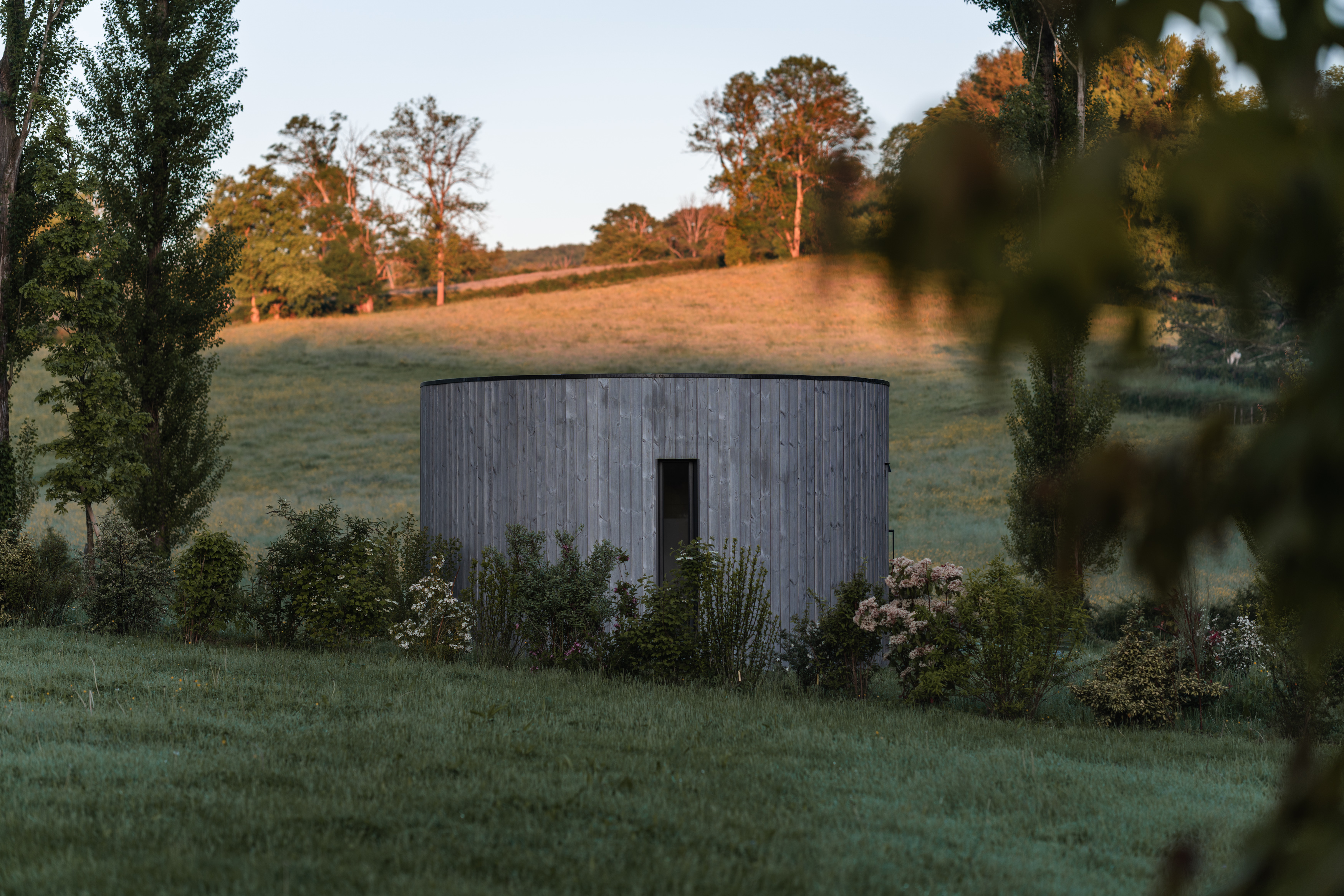 Suite prairie Tomette Singulière — Cabane avec spa à Saône-et-Loire à La Chapelle-du-Mont-de-France — salle de bain