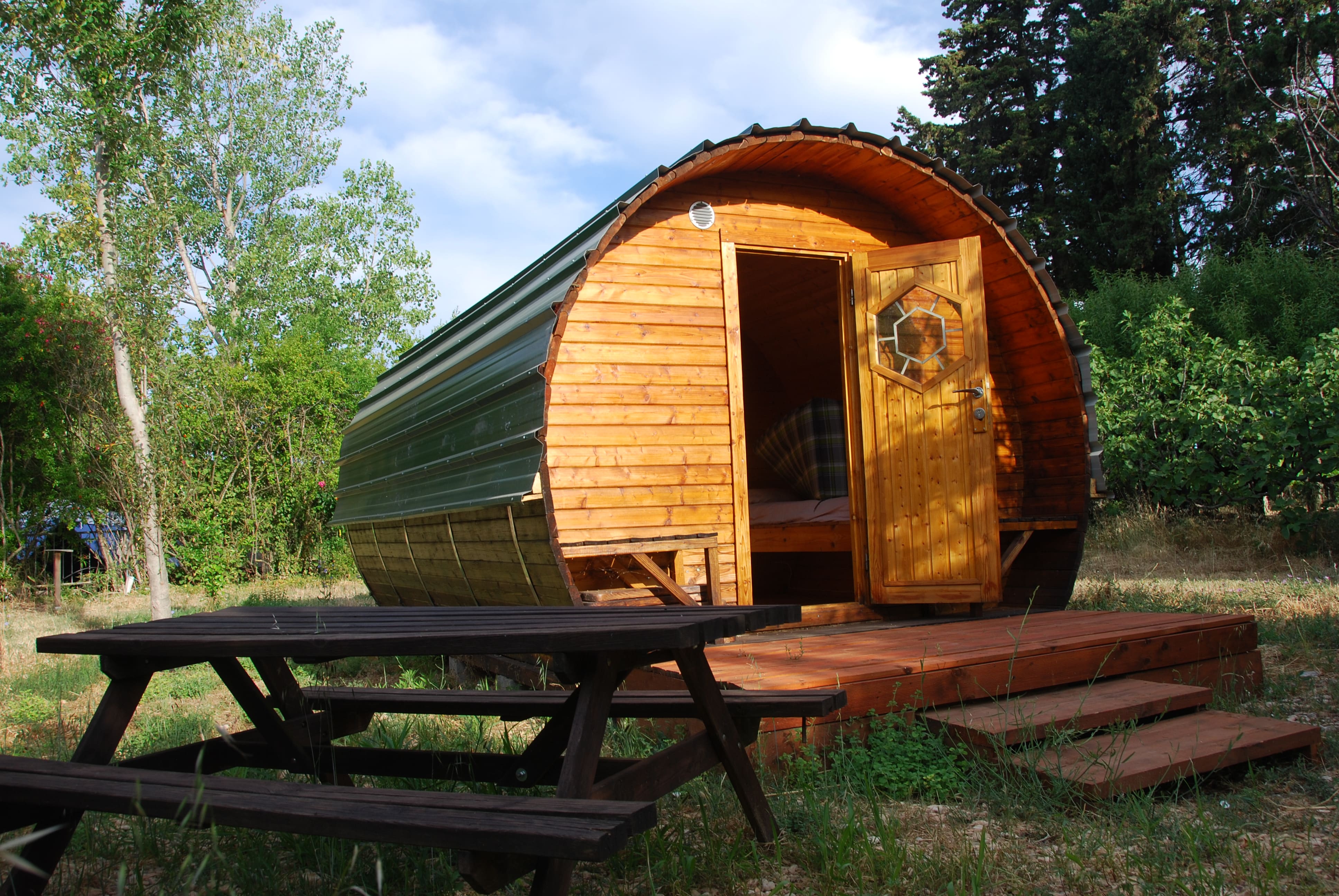 Le Tonneau du Nid'Oiselet — Hébergement insolite avec spa en Vaucluse à Fontaine-de-Vaucluse — environnement naturel