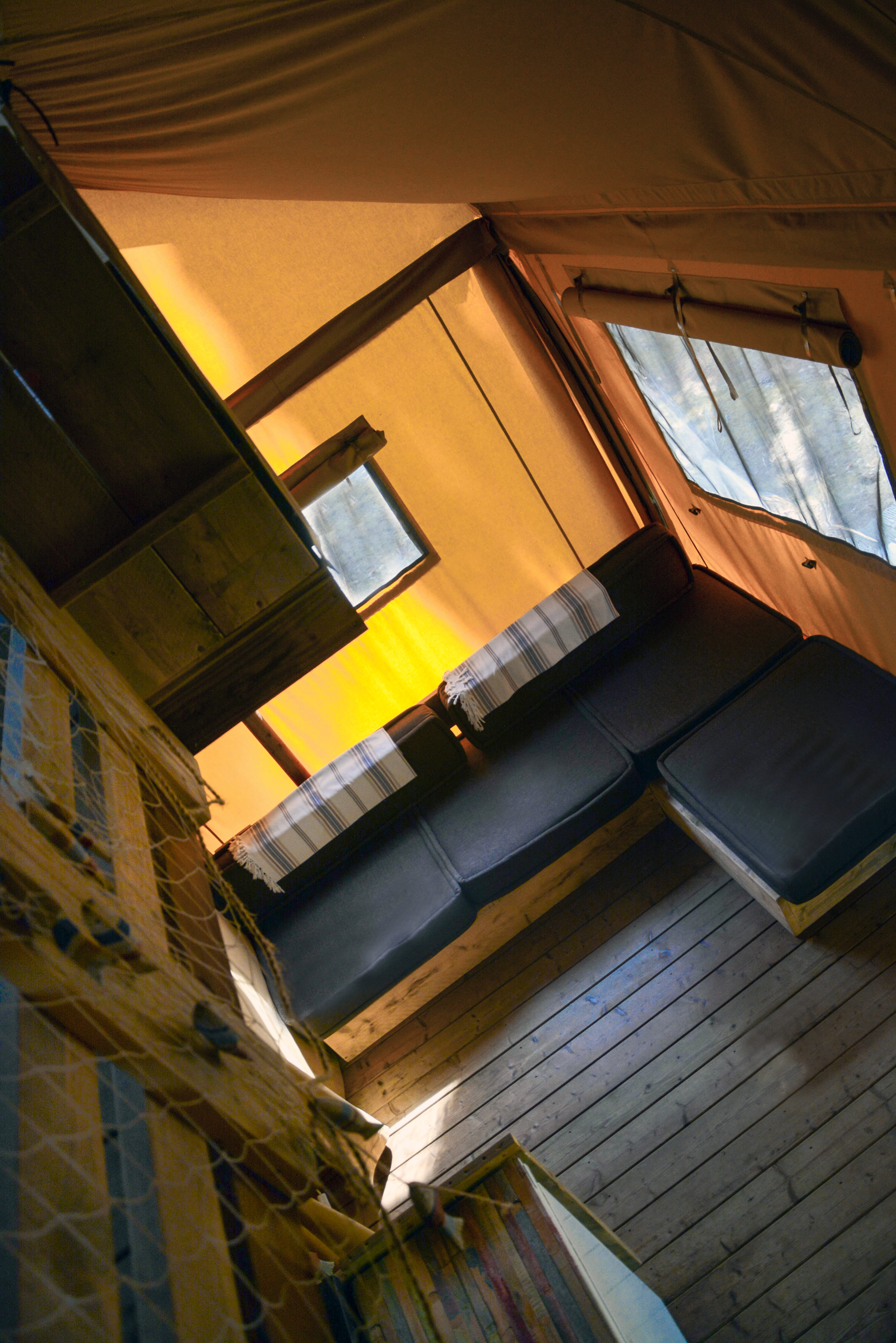 Le Grand Lodge — Tente lodge avec spa à Biscarrosse (Landes) à Biscarrosse — espace de vie