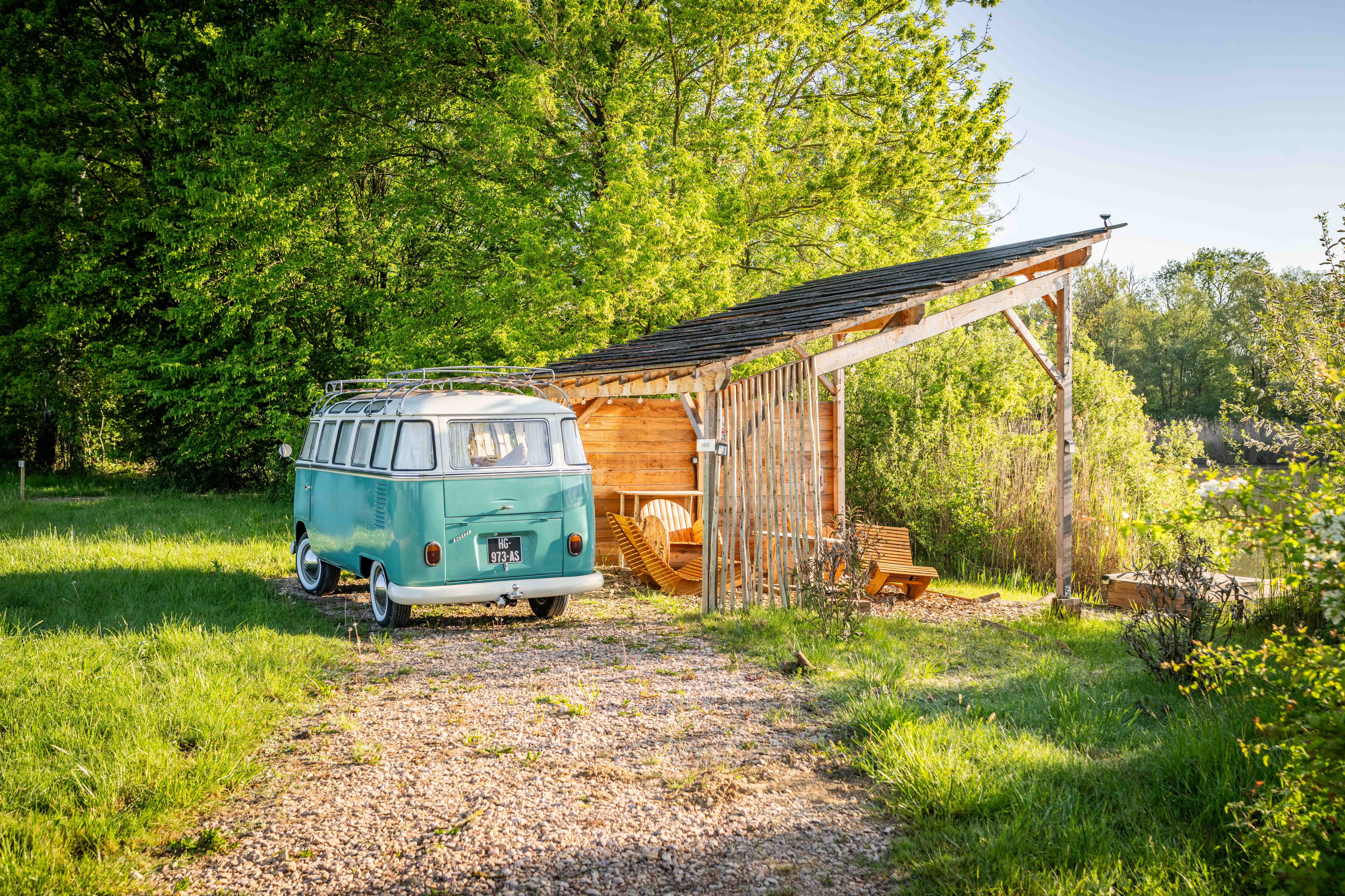 Combi Harvey — Nuit insolite dans un van vintage à Ain