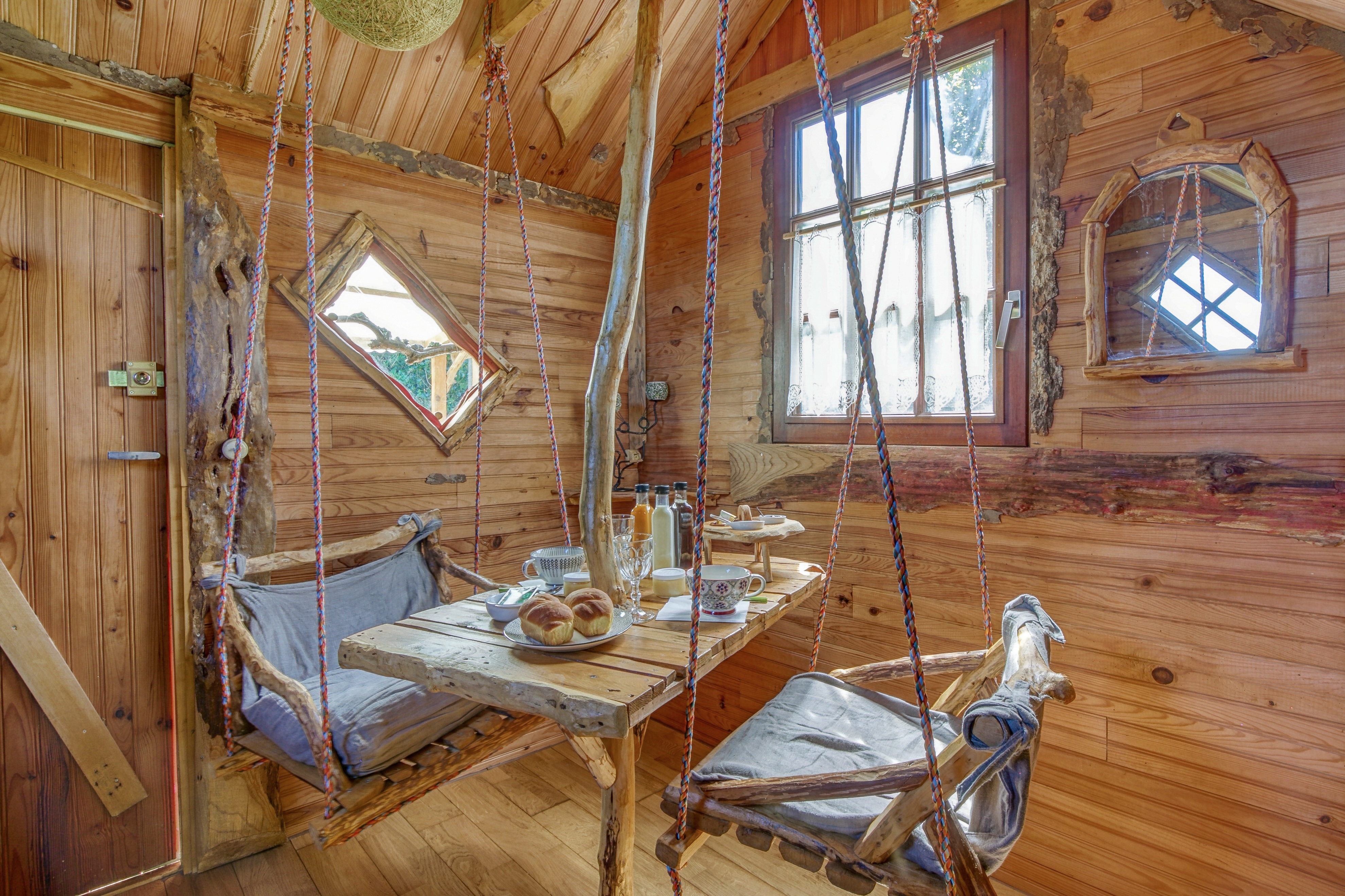 La Cahutte du P'tit Gris : une cabane au cœur de la nature normande à Fermanville — cuisine
