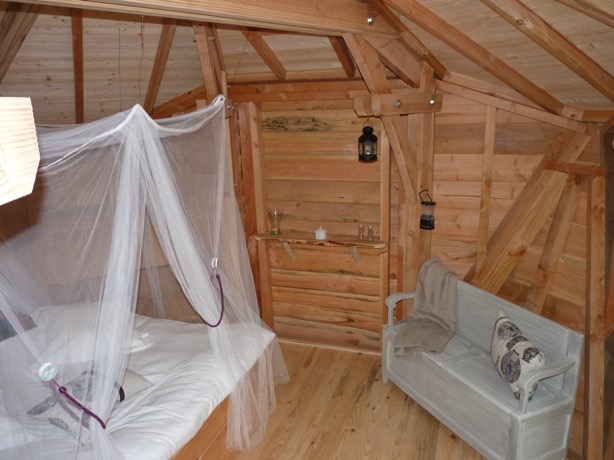 Diane : une cabane dans les arbres au cœur de l'Aquitaine à Loubieng — vue intérieure