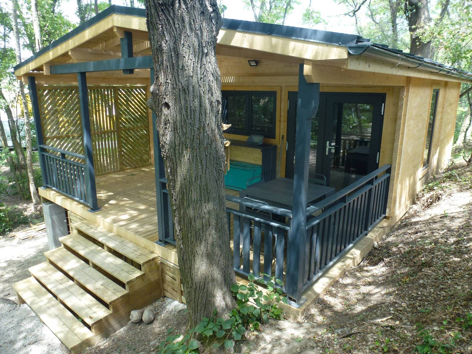 Une cabane insolite au cœur de la nature en Rhône-Alpes — Cabane à Châteauneuf Sur Isère