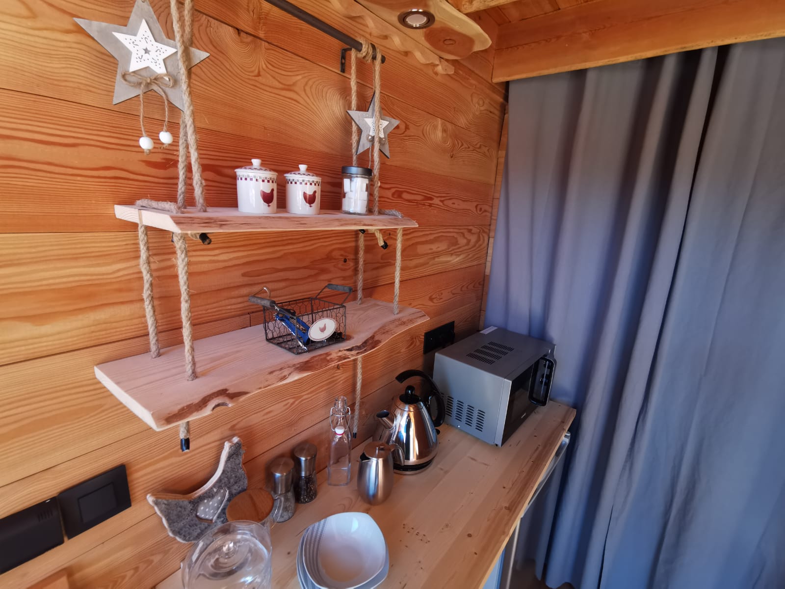 Cabane "Les Eaux Tortes" — Nuit avec vue panoramique à Alpes-de-Haute-Provence à Digne-les-Bains — espace de vie