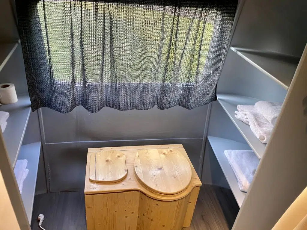 Caravane Airstream — Glamping avec spa à Isère à Saint-Quentin-sur-Isère — environnement naturel