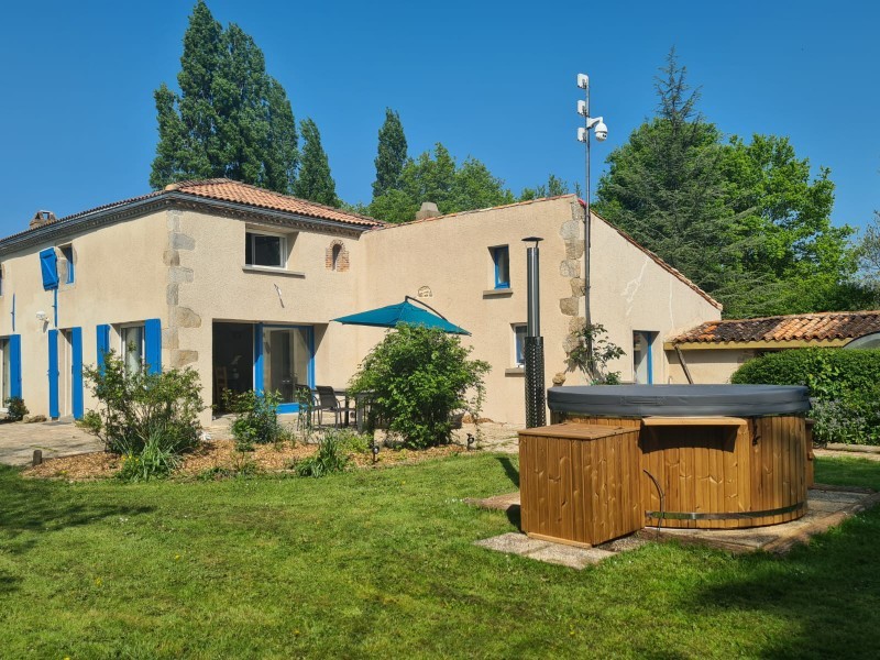 Au Lit D'Ô — Maison insolite avec bain nordique à Deux-Sèvres à Niort — vue intérieure
