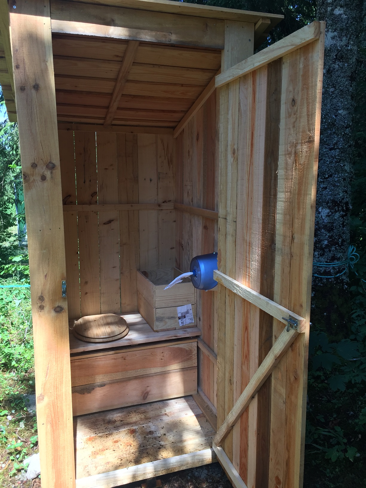Dôme du Bugnon : une nuit sous les étoiles en Franche-Comté à Bourgogne-Franche-Comté — salle de bain