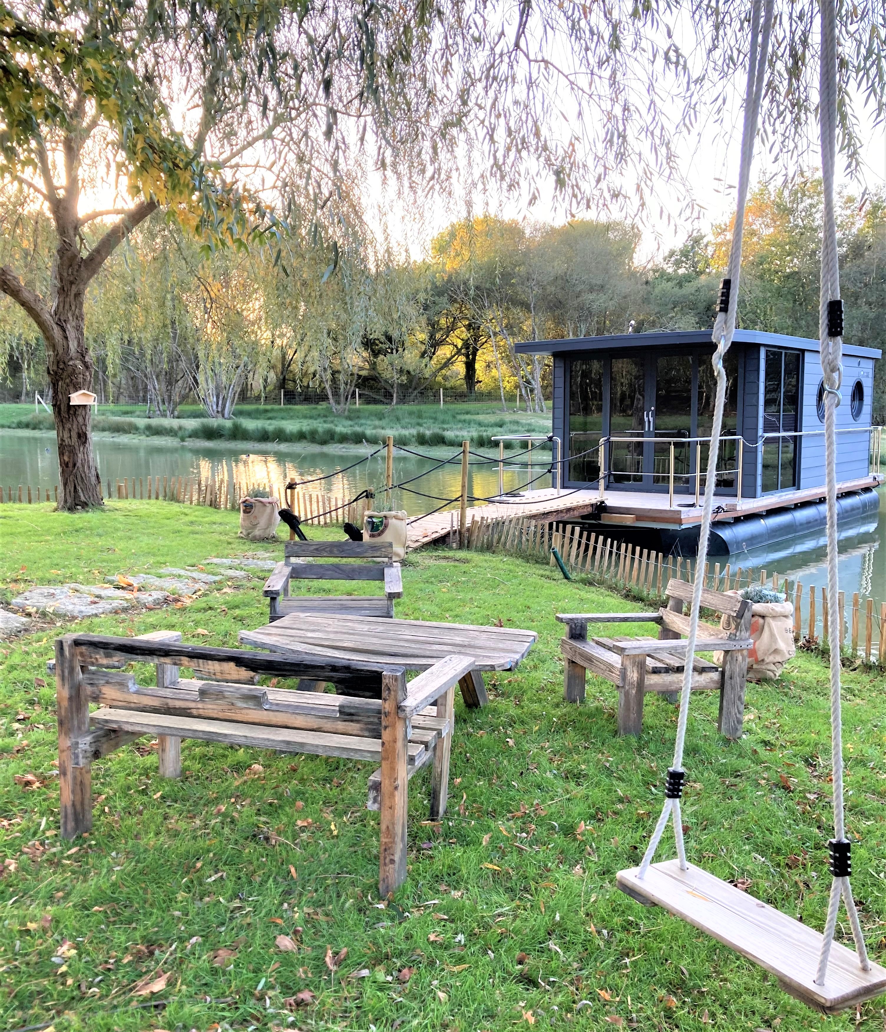Une cabane sur l'eau : l'évasion éco-responsable en Bretagne à Sarzeau — vue intérieure