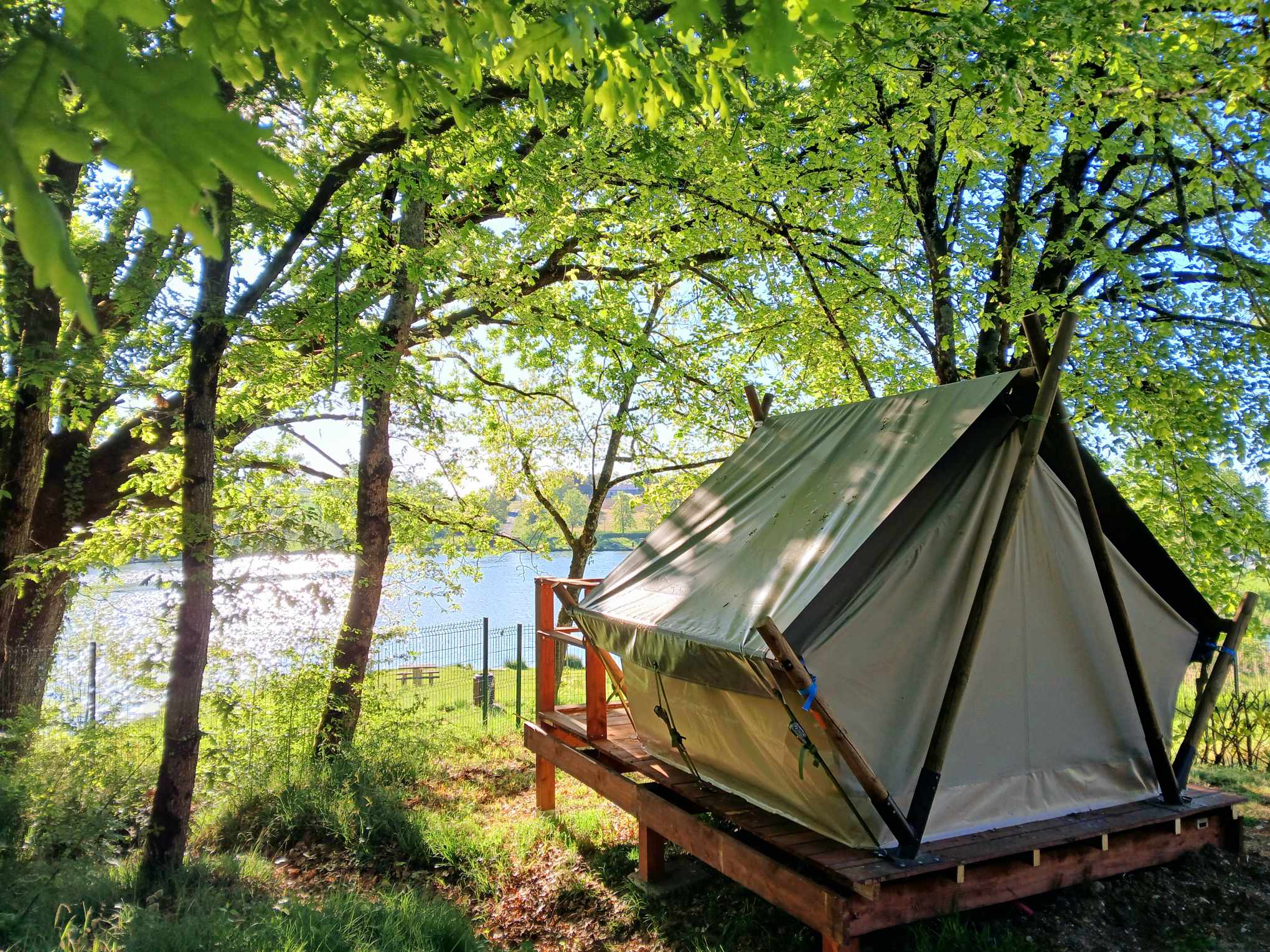 Pilotis du lac avec SPA privatif — Cabane sur pilotis à Tarn à Rabastens — salle de bain
