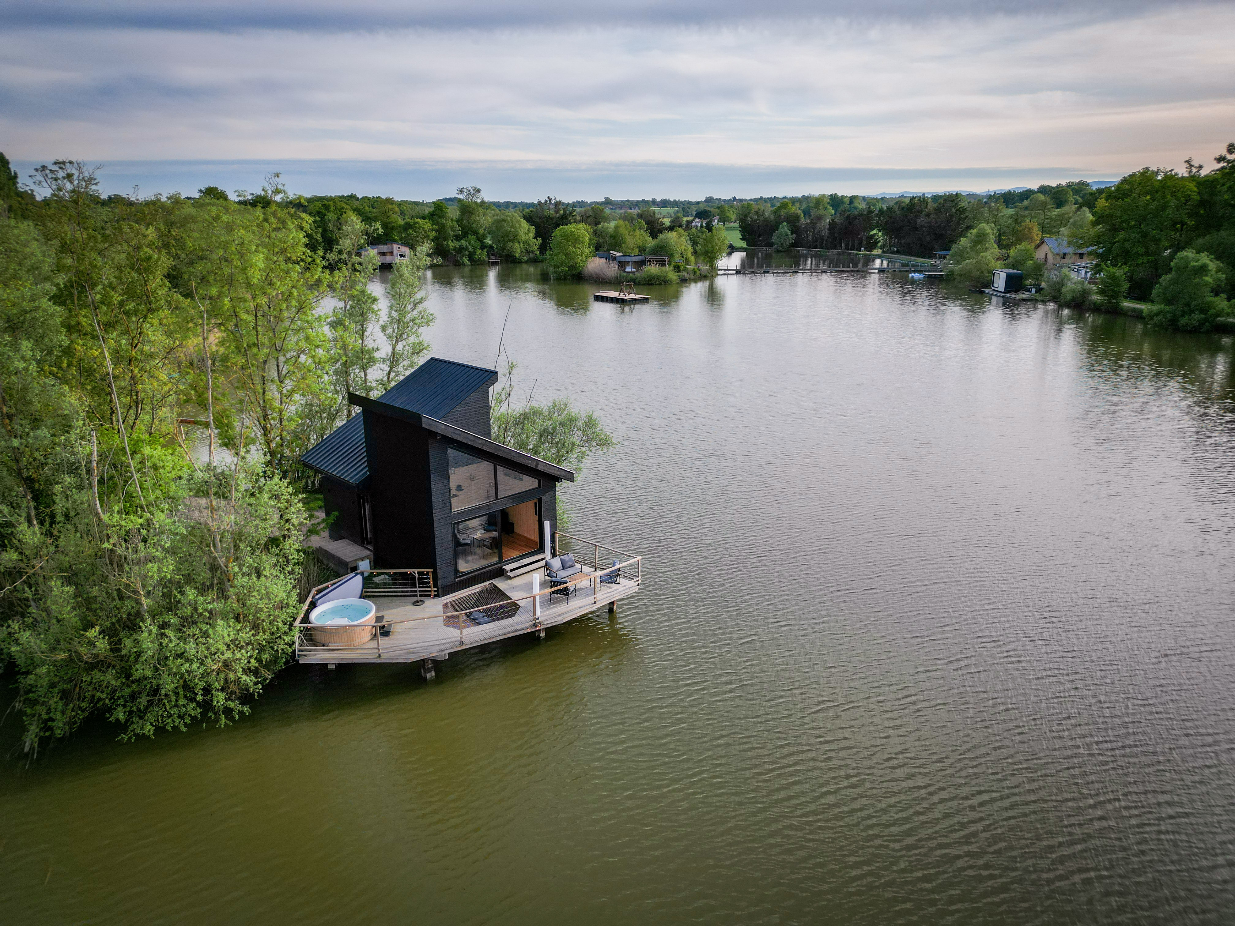 Cabane Spa Design 6 pers — Nuit insolite avec spa à Ain à Meillonnas — chambre