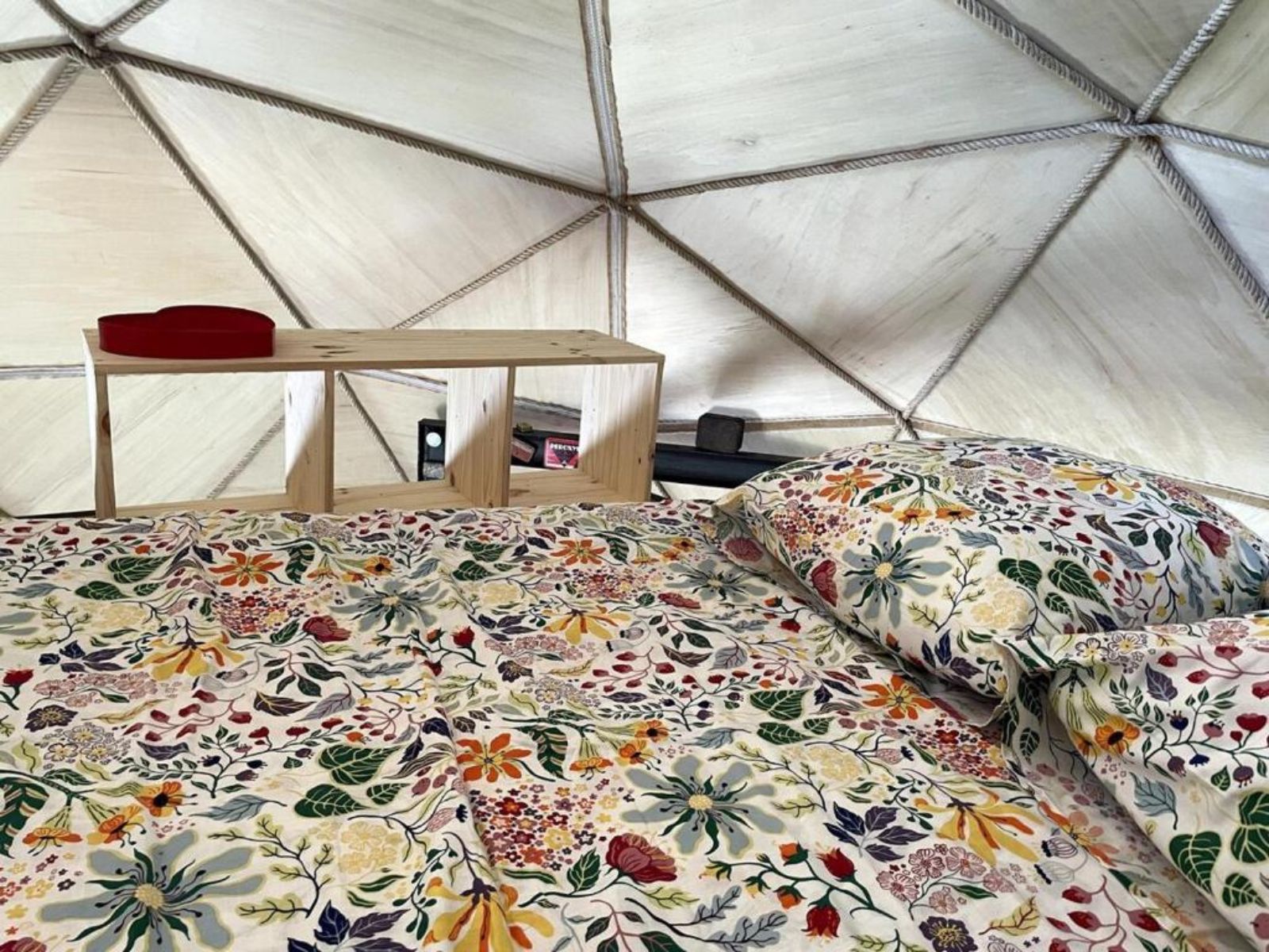 La cabane L'insolite Tanière — Séjour relaxant avec spa à Gers à Riguepeu — espace de vie