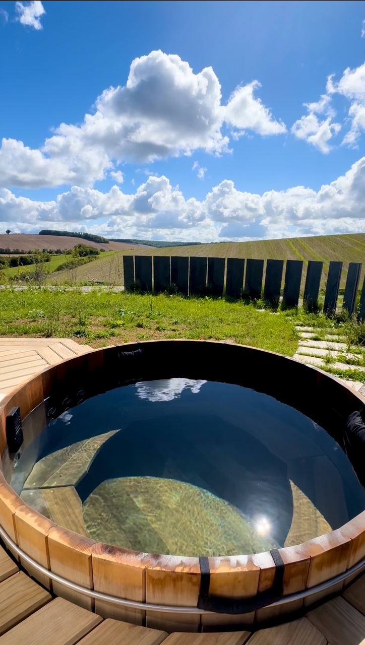 Hestia + Freya — Ecolodge d'exception avec bains nordiques à Aube à Bar-sur-Aube — chambre