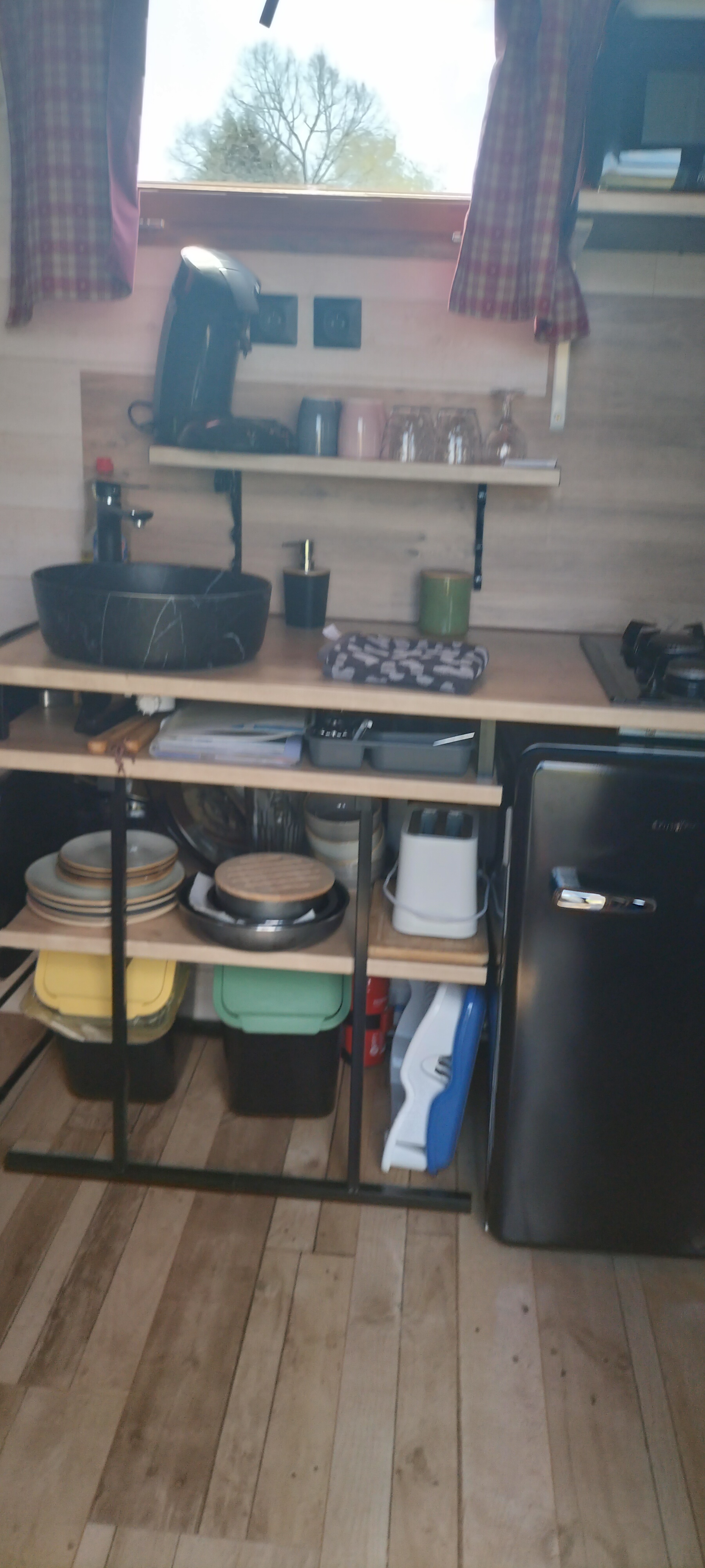 La Tiny 2 — Tiny House avec spa à Charente à Fléac — salle de bain