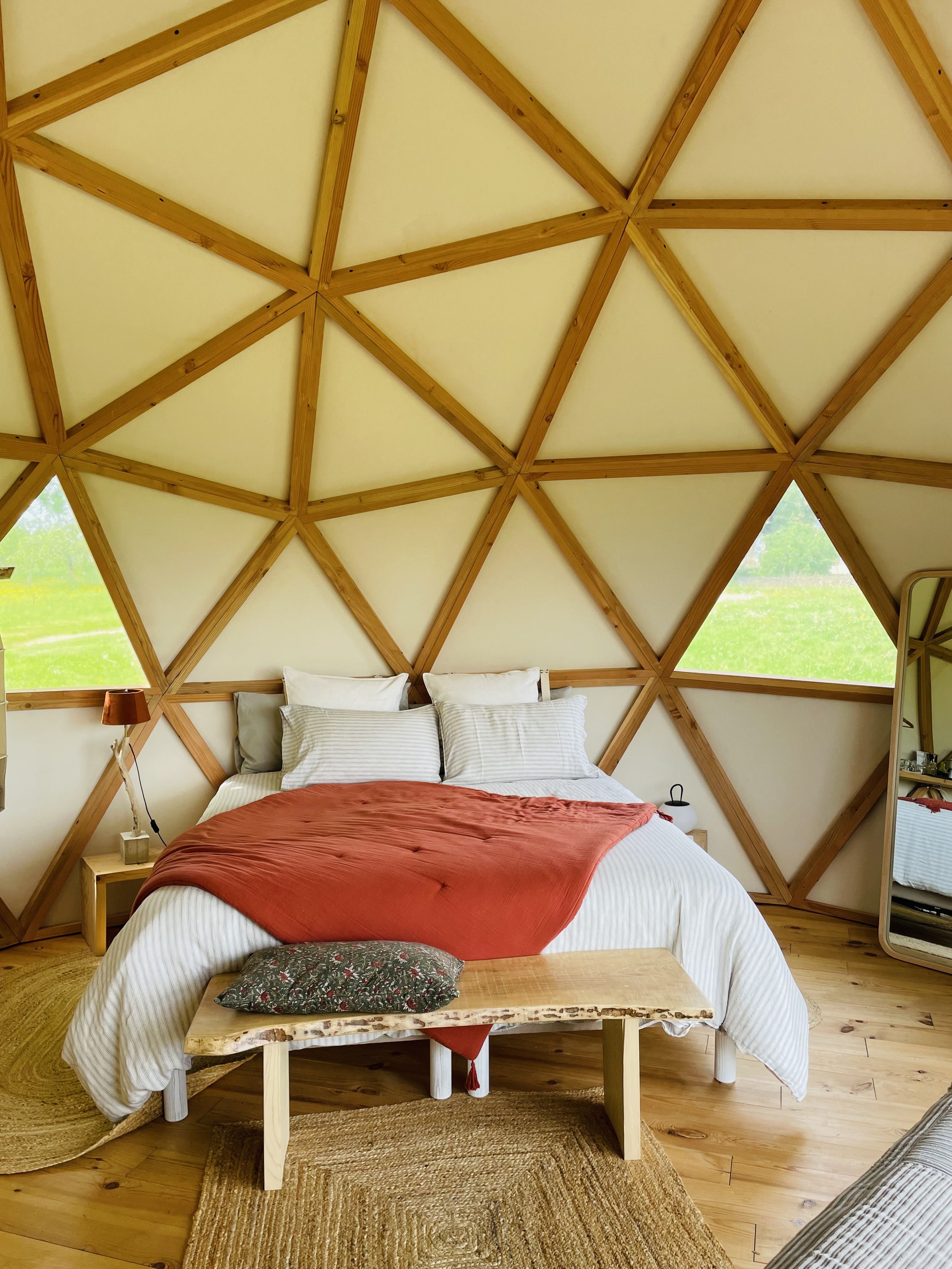 Cèdre dôme géodésique & Spa : une évasion sensorielle en Midi-Pyrénées à Lagraulet Du Gers — chambre