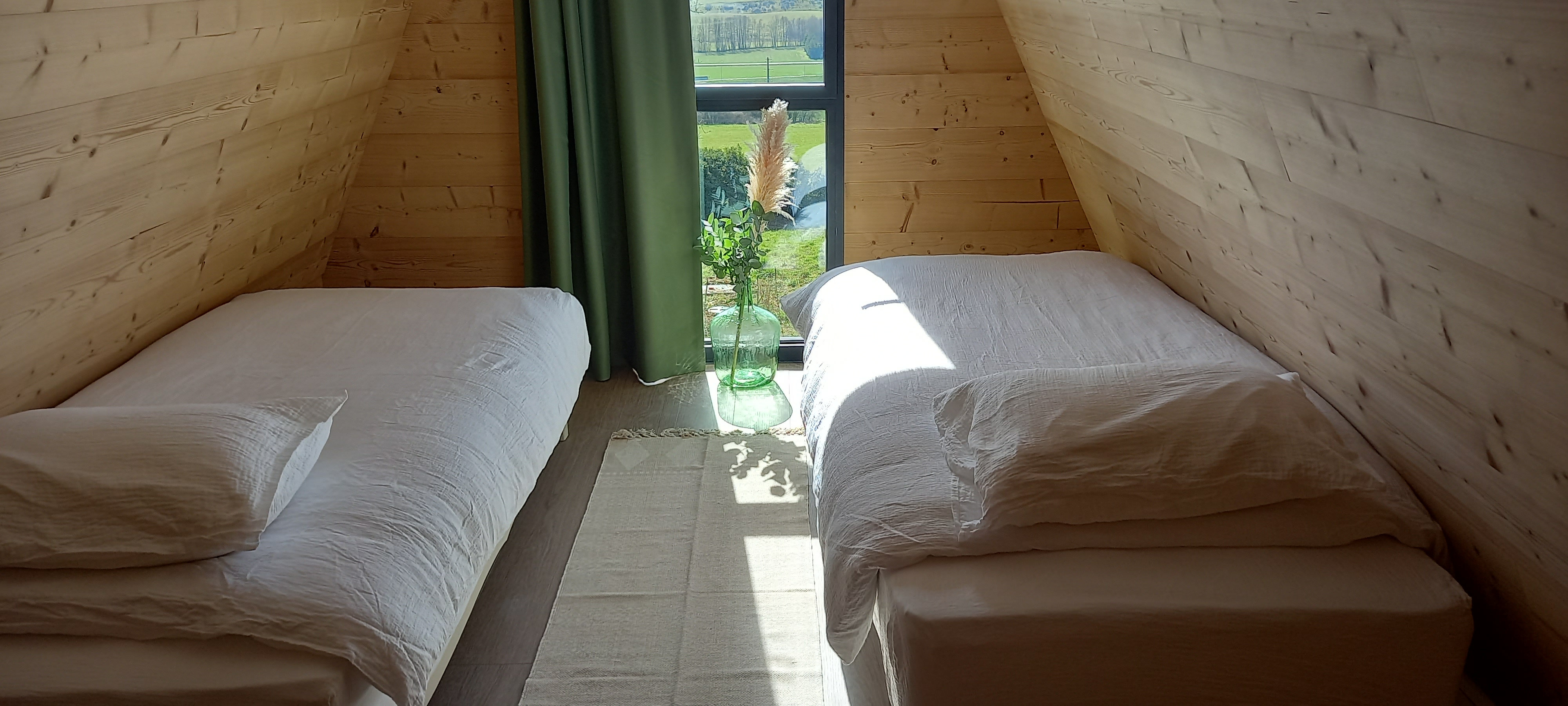 Le Drôle de Tipi — Cabane sur pilotis avec vue panoramique à Marne à Châlons-en-Champagne — chambre