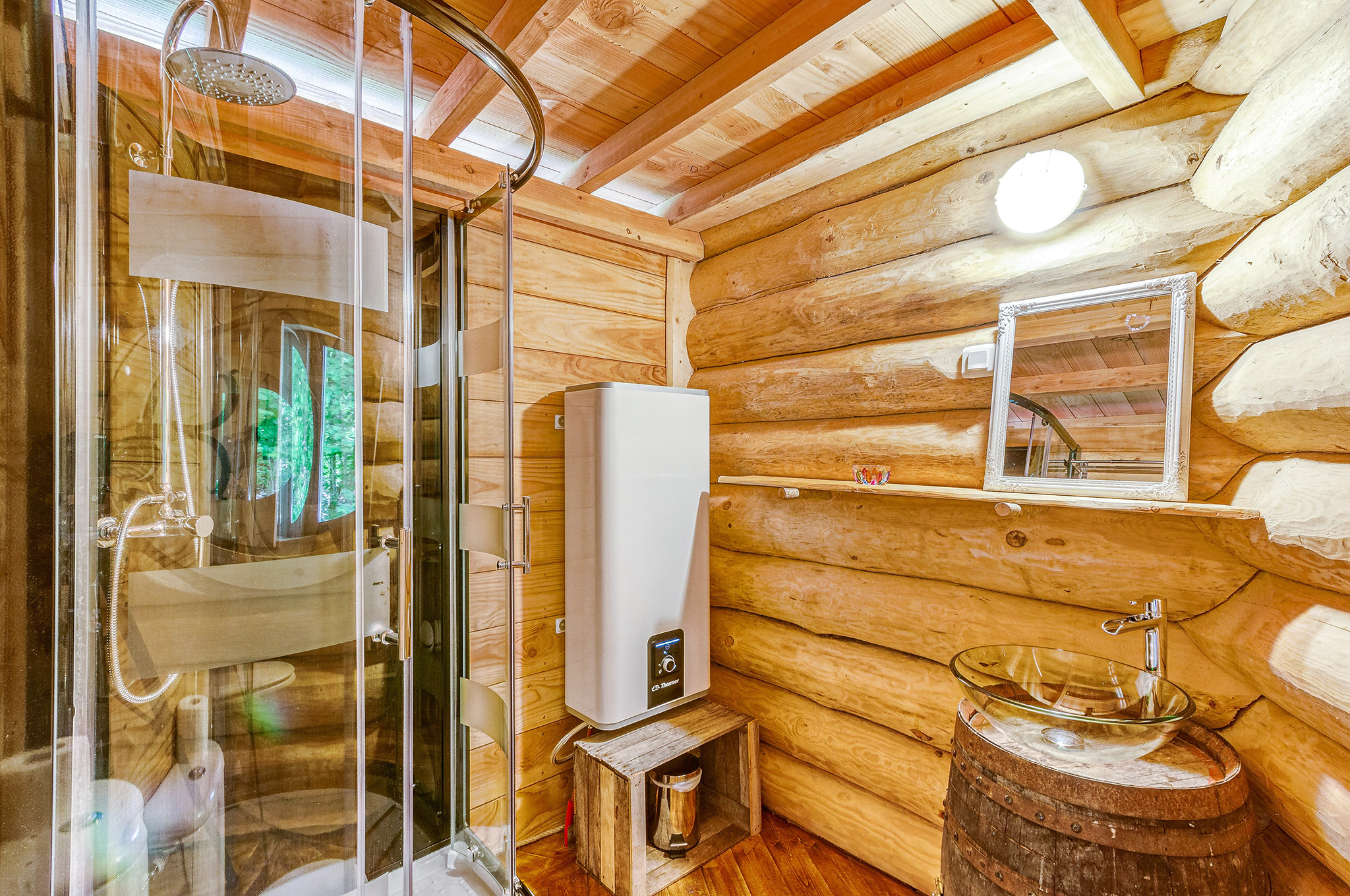 Évasion dans la cabane Spa Haldjas : un refuge de trappeur en Centre-Val de Loire à Descartes — vue depuis la terrasse