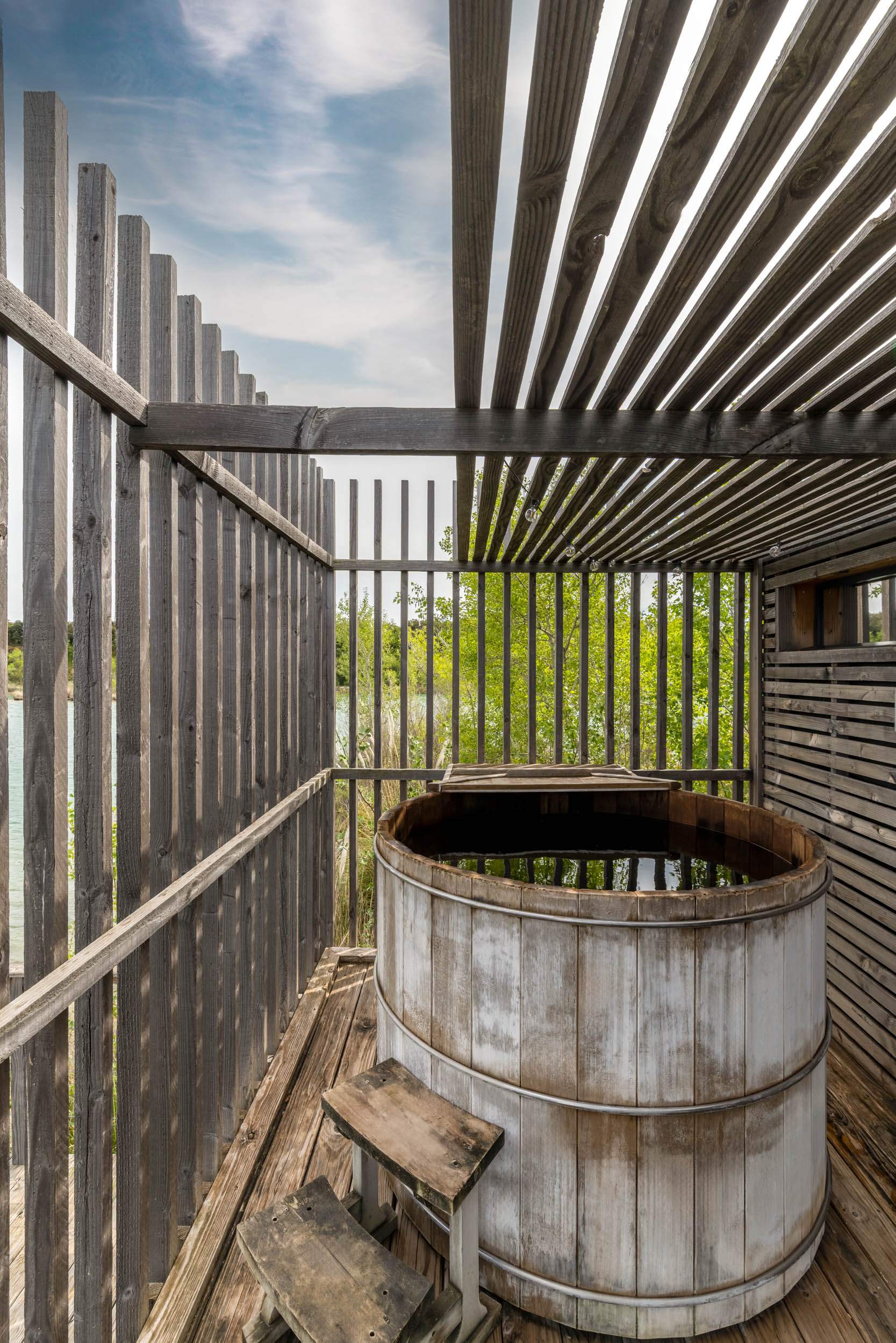 Cabane Spa Essentielle : une évasion sur pilotis en Provence à Sorgues — espace de vie