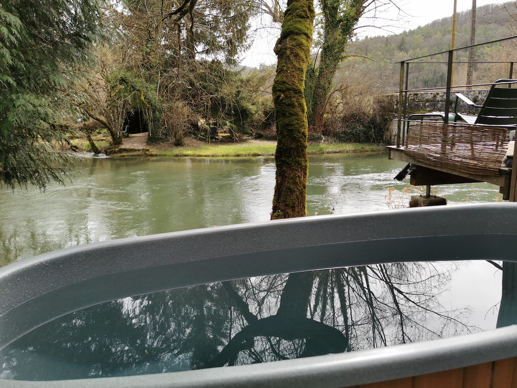 La Cabane Spa du Pont de l'Ignon — Cabane avec jacuzzi à Côte-d'Or à Frénois — vue intérieure