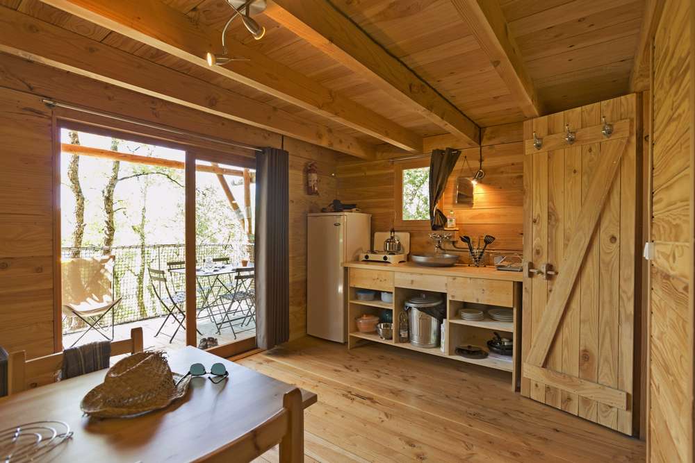 Cahutte Versailles — Cabane confortable avec spa à Versailles à Saint-Genis-Les-Ollières — environnement naturel