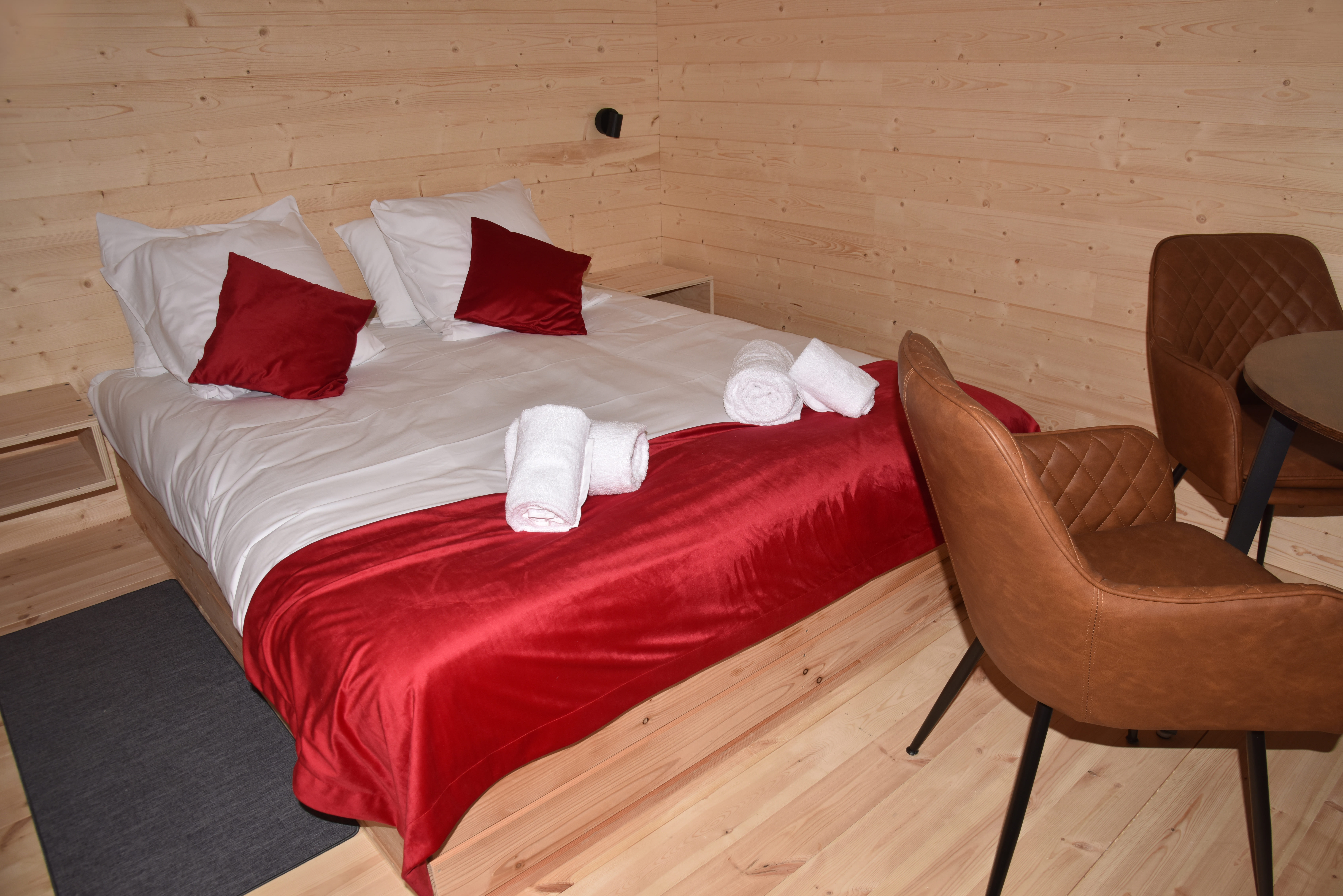Évasion en cabane sur pilotis avec spa en Auvergne à Vic-Le-Comte — vue depuis la terrasse