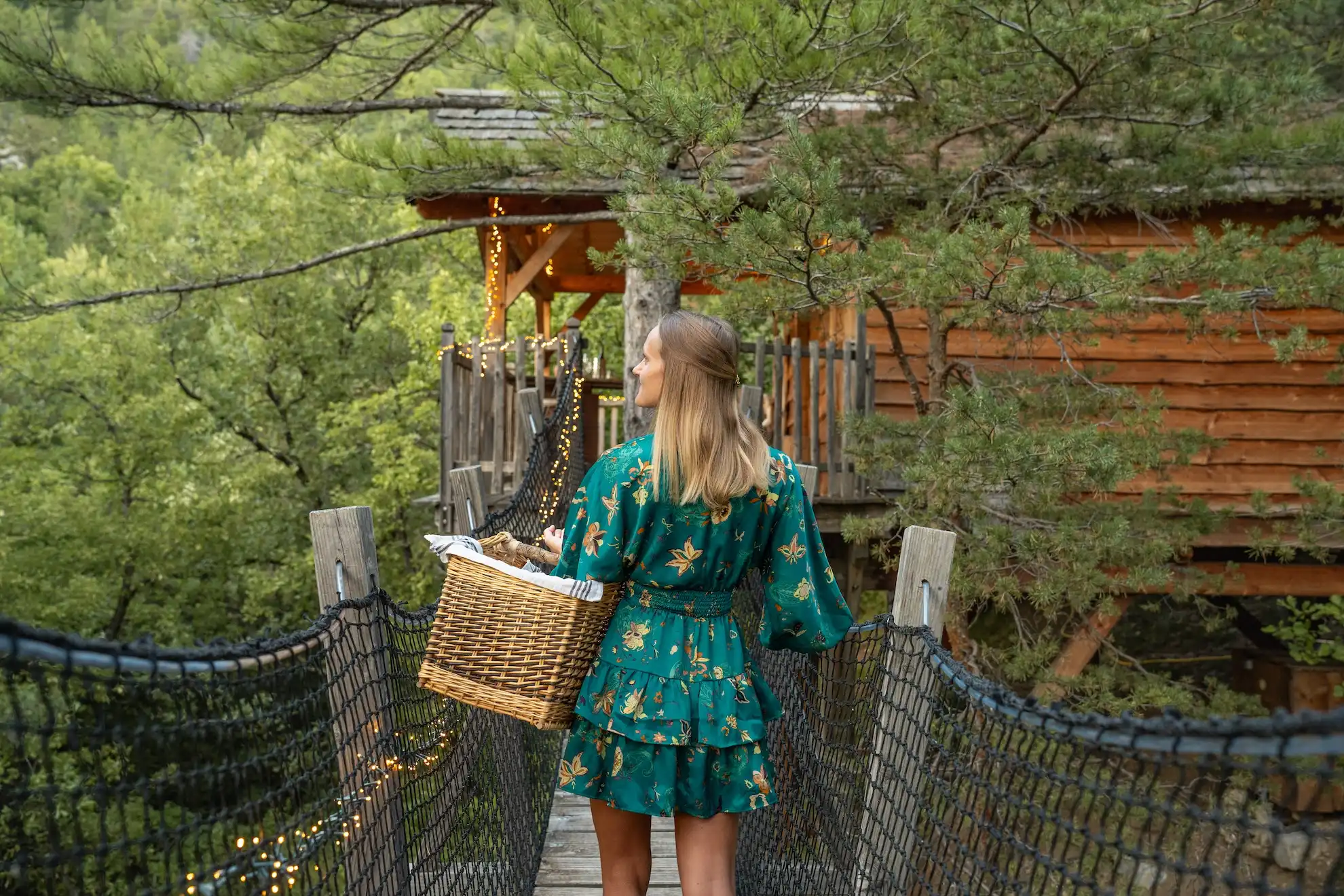 Bois d'Arambe — Cabane dans les arbres avec spa à Hautes-Alpes à Gap — salle de bain