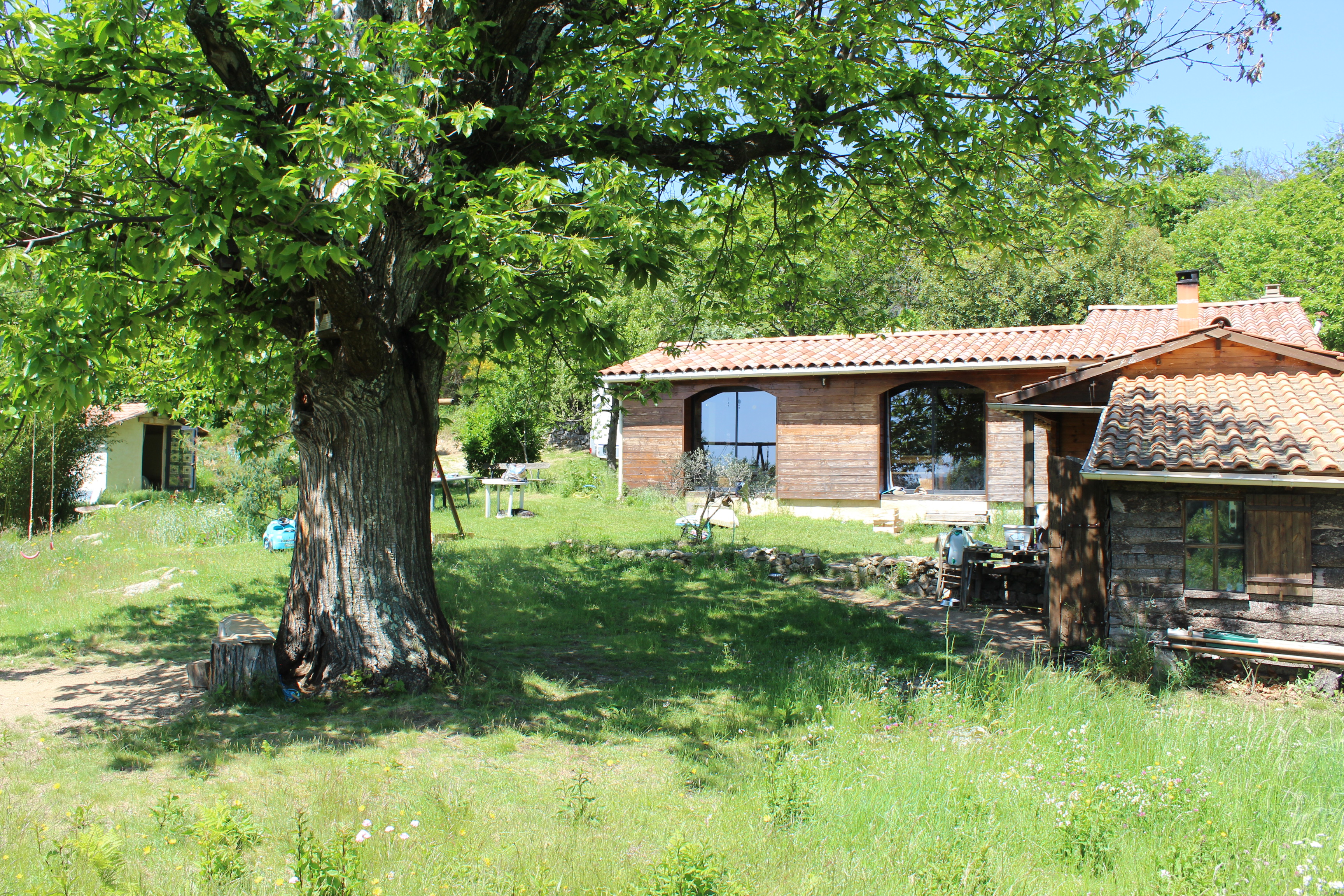 Chalet Instant Spa : une évasion romantique en Rhône-Alpes à Saint Andéol De Vlas — environnement naturel